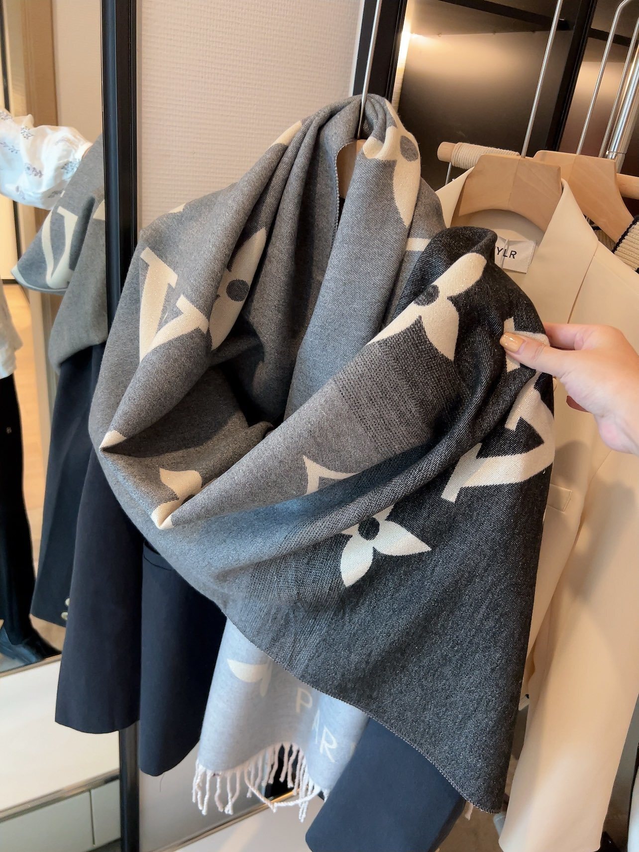 $21.00 LV ZT10038 gallery