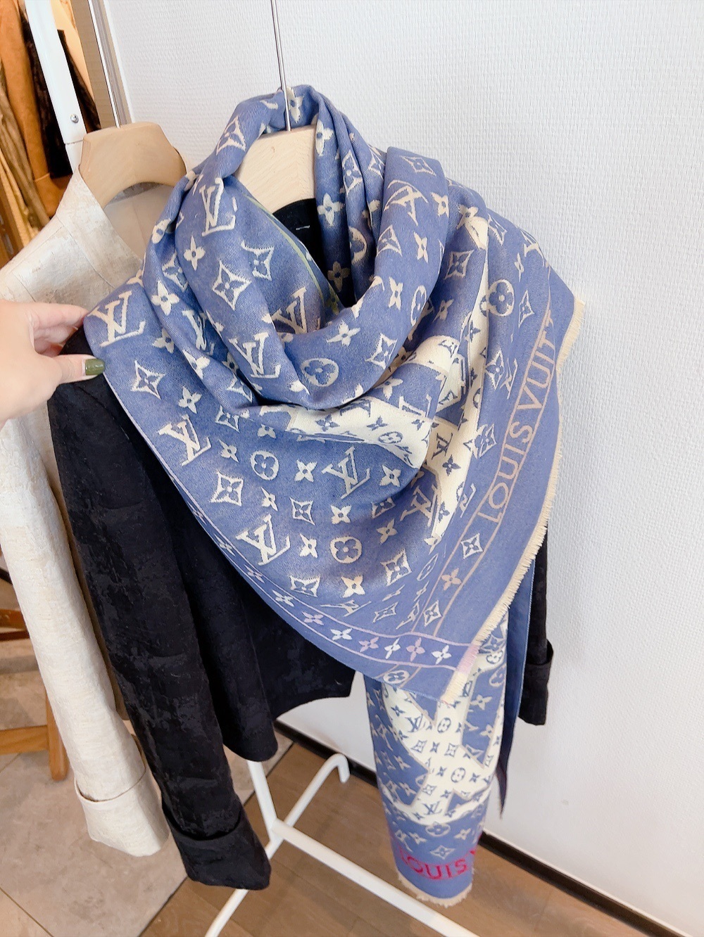 $21.00 LV ZT10044 gallery