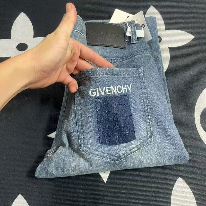 $22.50 GIVENCHY ZT10223 gallery