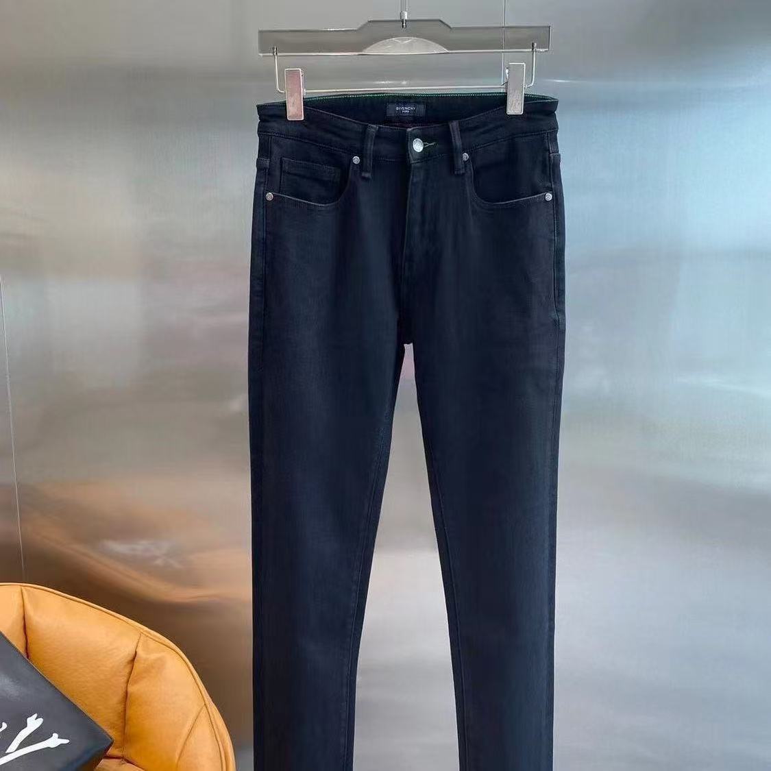 $24.75 GIVENCHY ZT10210 gallery