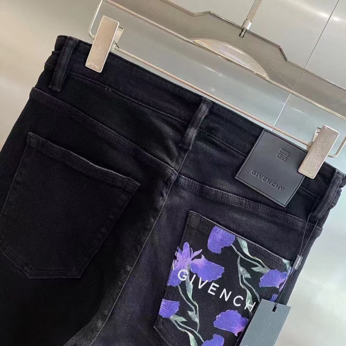 $24.75 GIVENCHY ZT10210 gallery