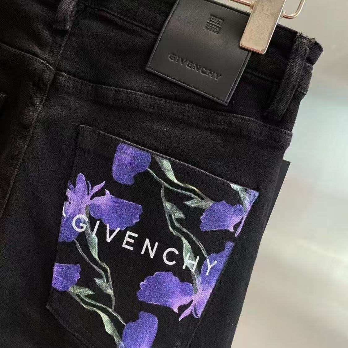 $24.75 GIVENCHY ZT10210 gallery