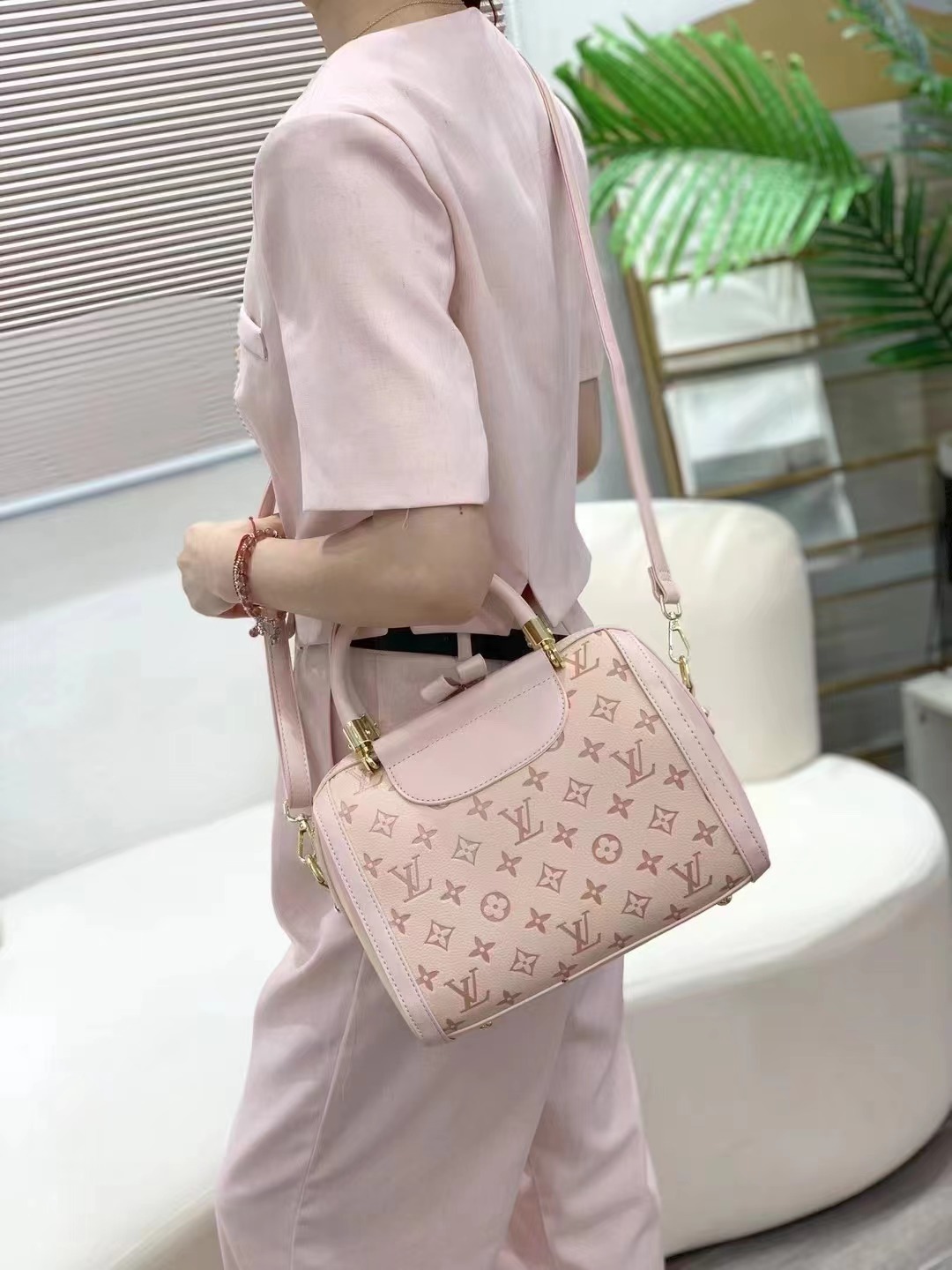 $31.25 LV ZT9736 gallery