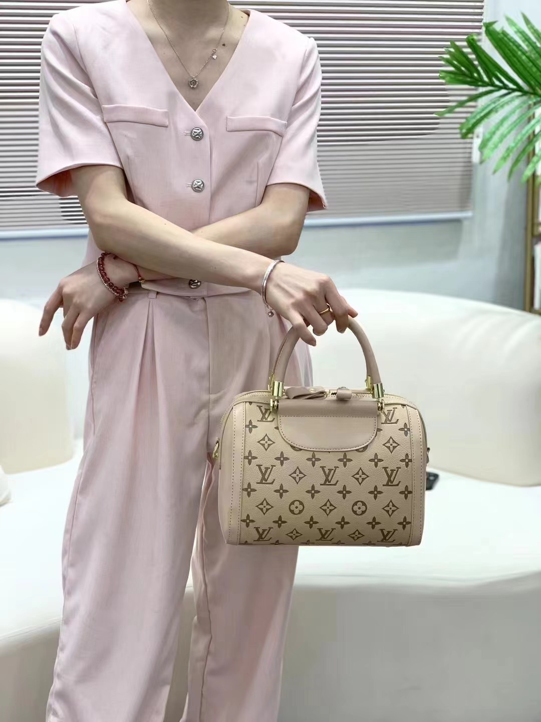 $31.25 LV ZT9736 gallery