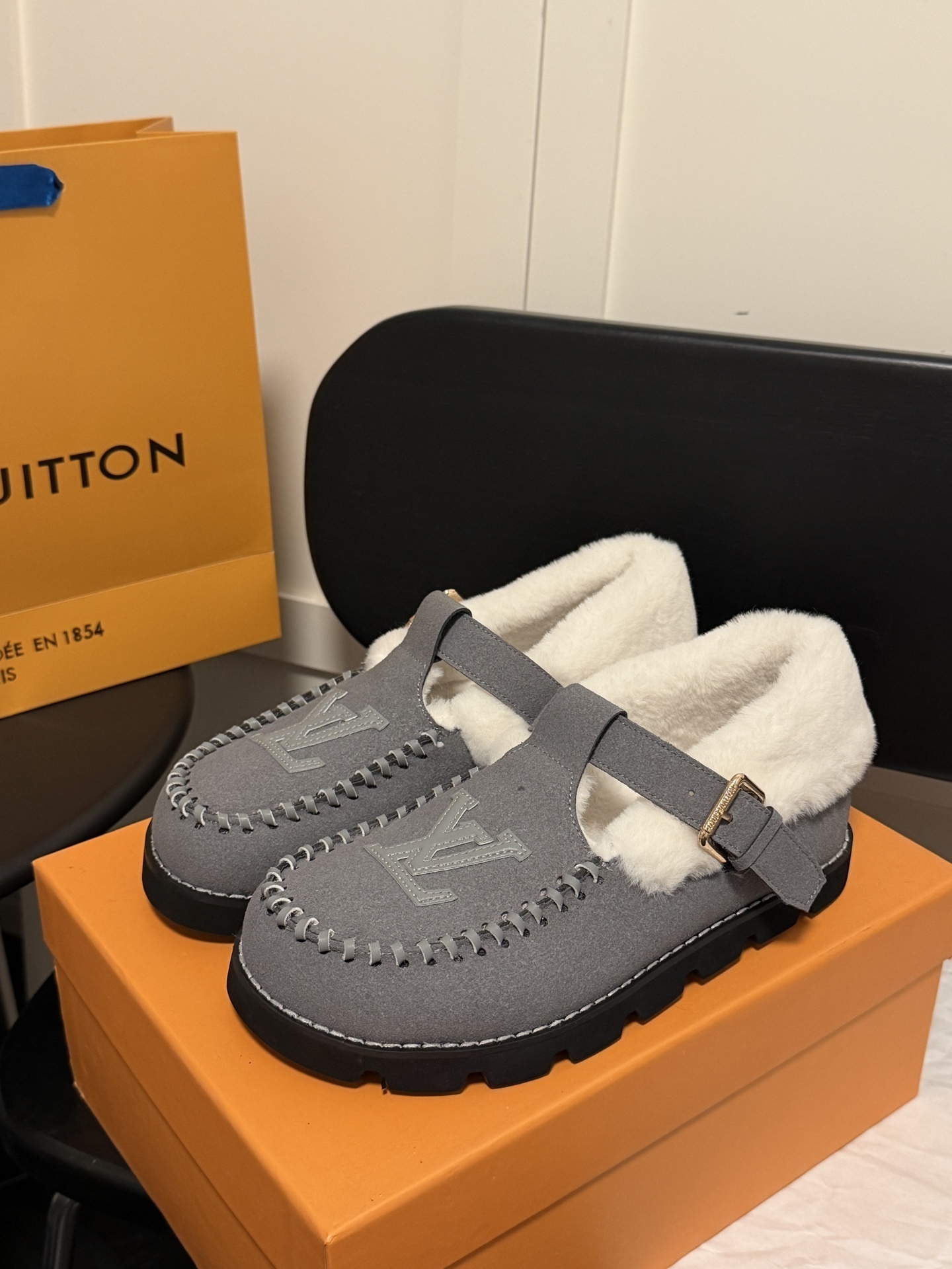 $41.07 LV ZT9864 gallery