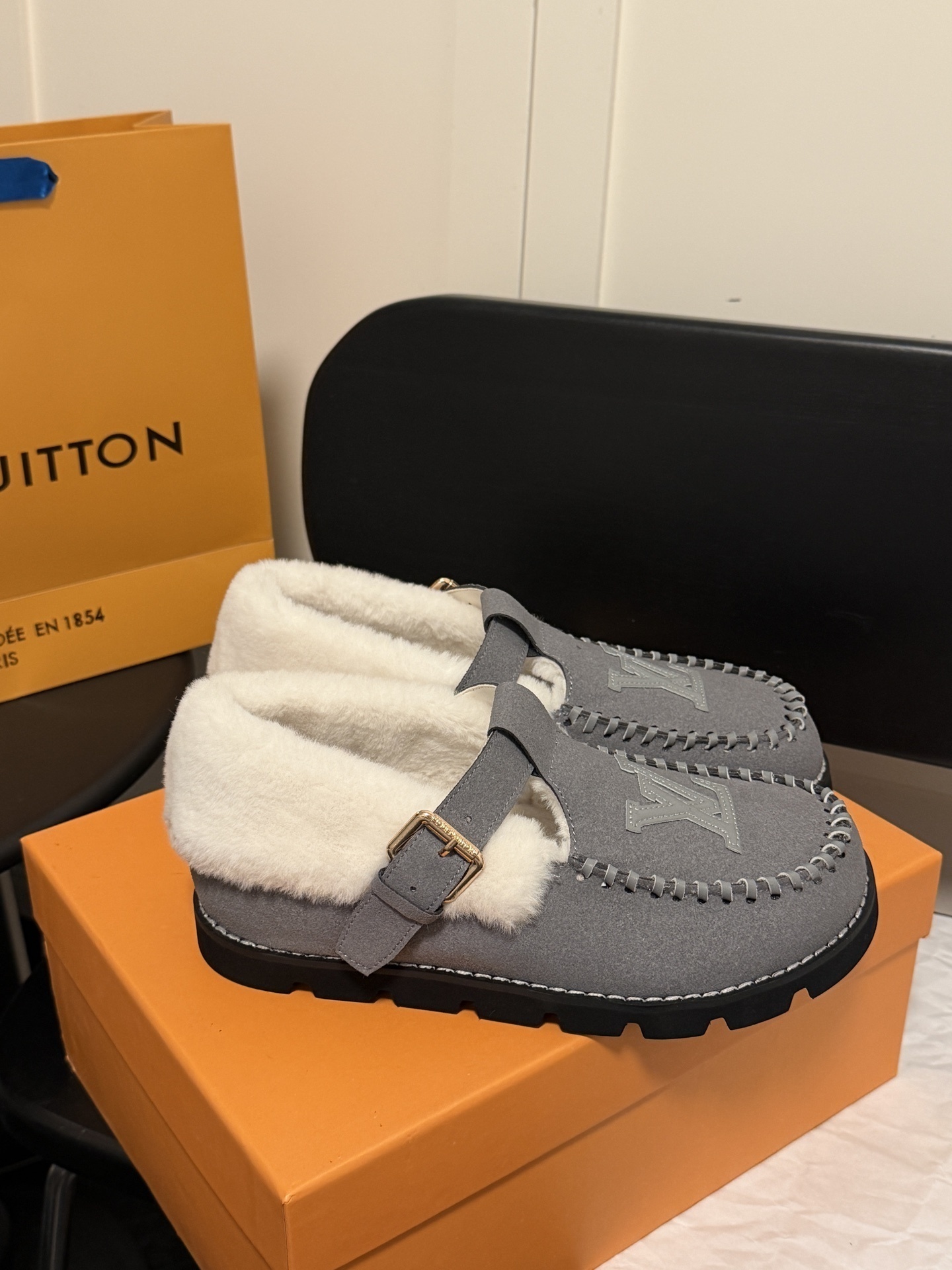 $41.07 LV ZT9864 gallery