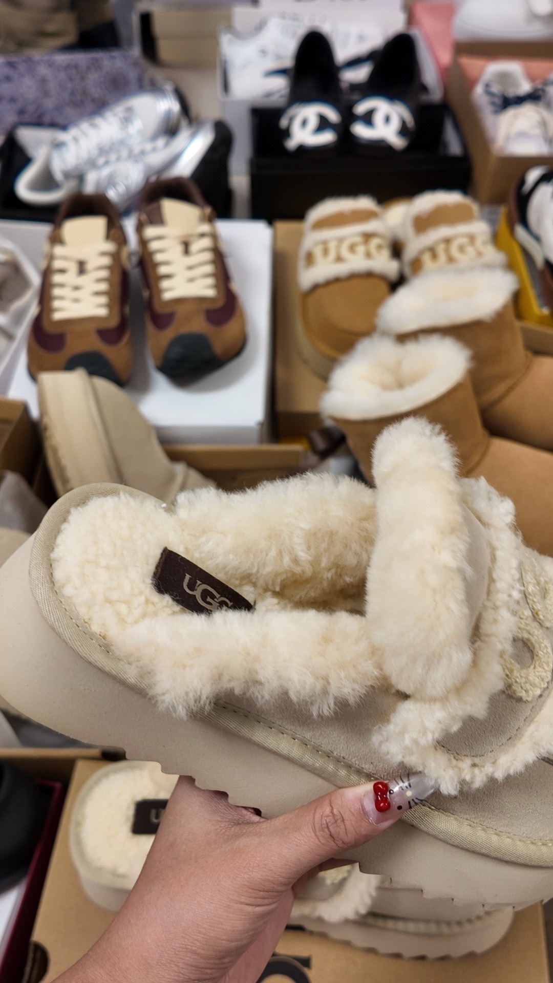 $42.86 UGG ZT9889 gallery