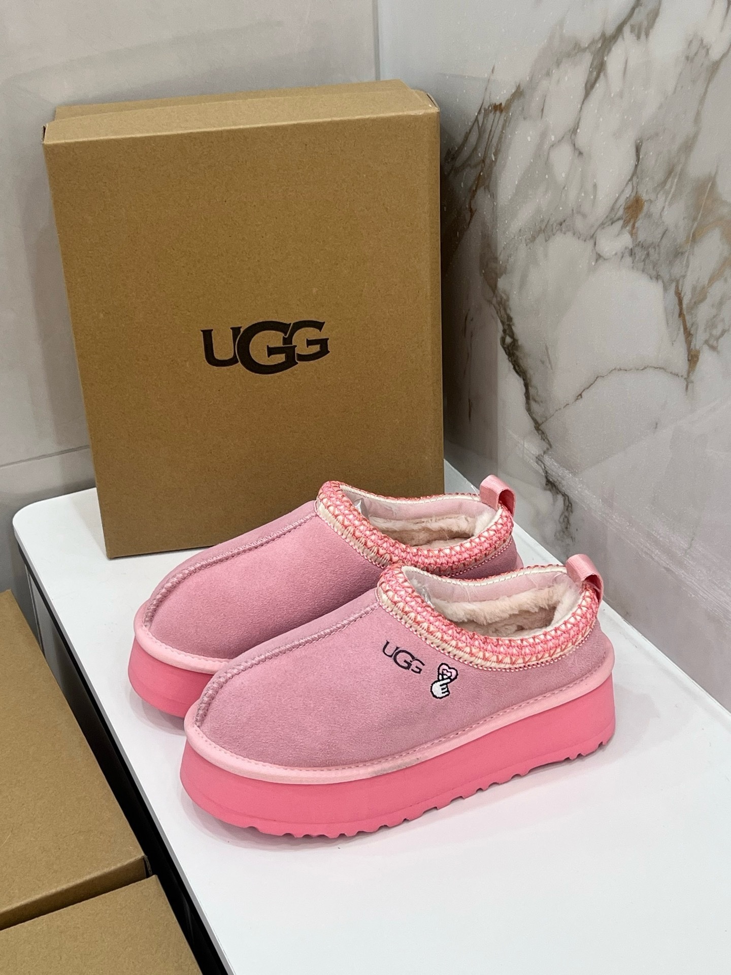 $42.86 UGG ZT9890 gallery