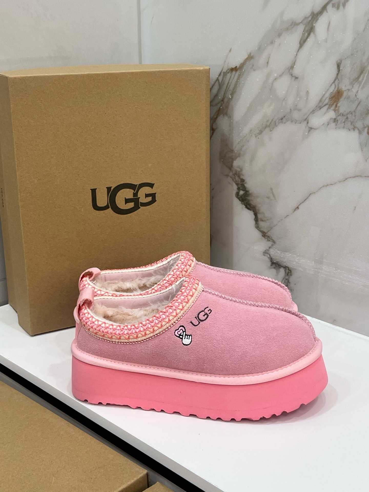 $42.86 UGG ZT9890 gallery