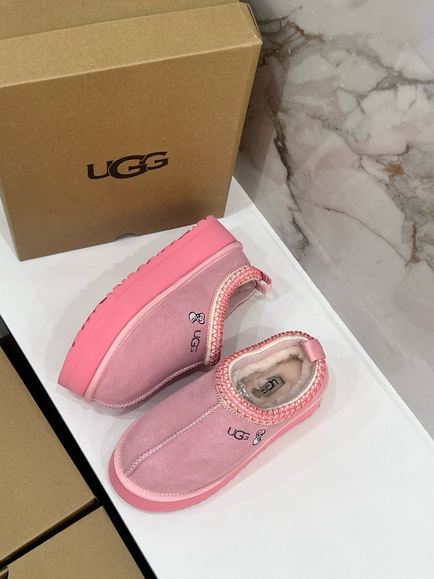 $42.86 UGG ZT9890 gallery