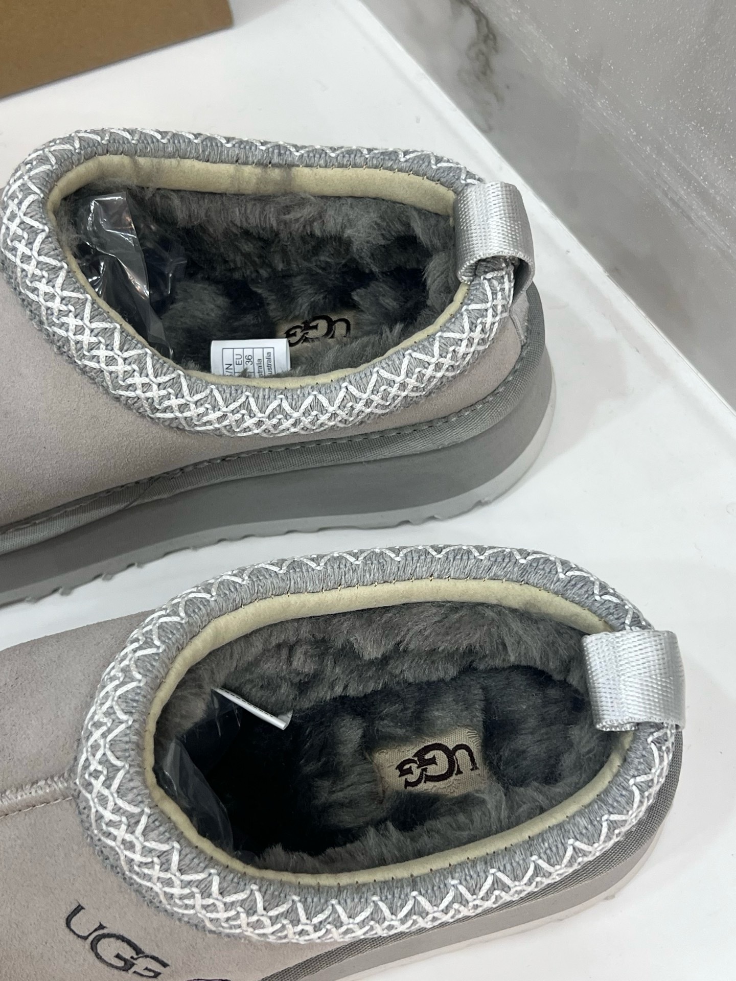 $42.86 UGG ZT9890 gallery