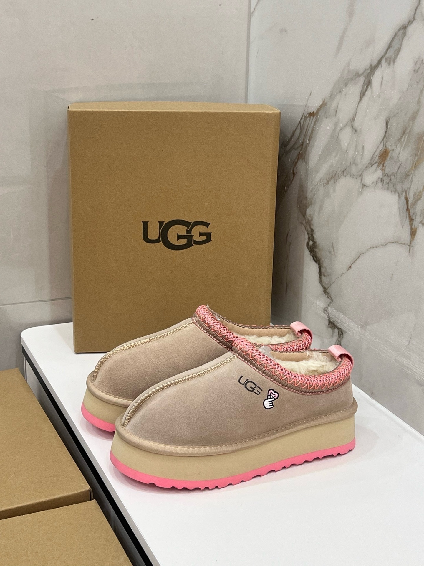 $42.86 UGG ZT9890 gallery