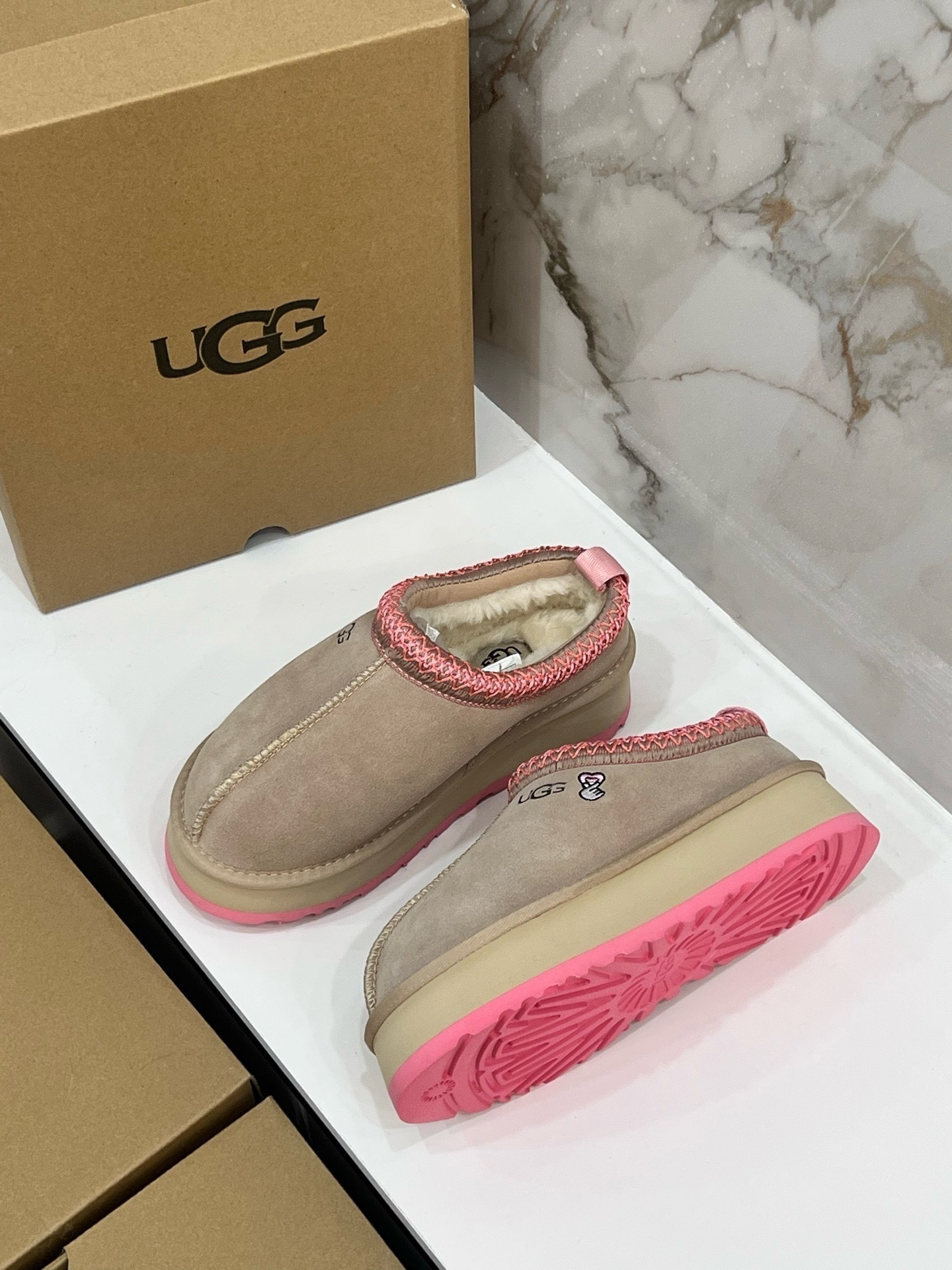 $42.86 UGG ZT9890 gallery