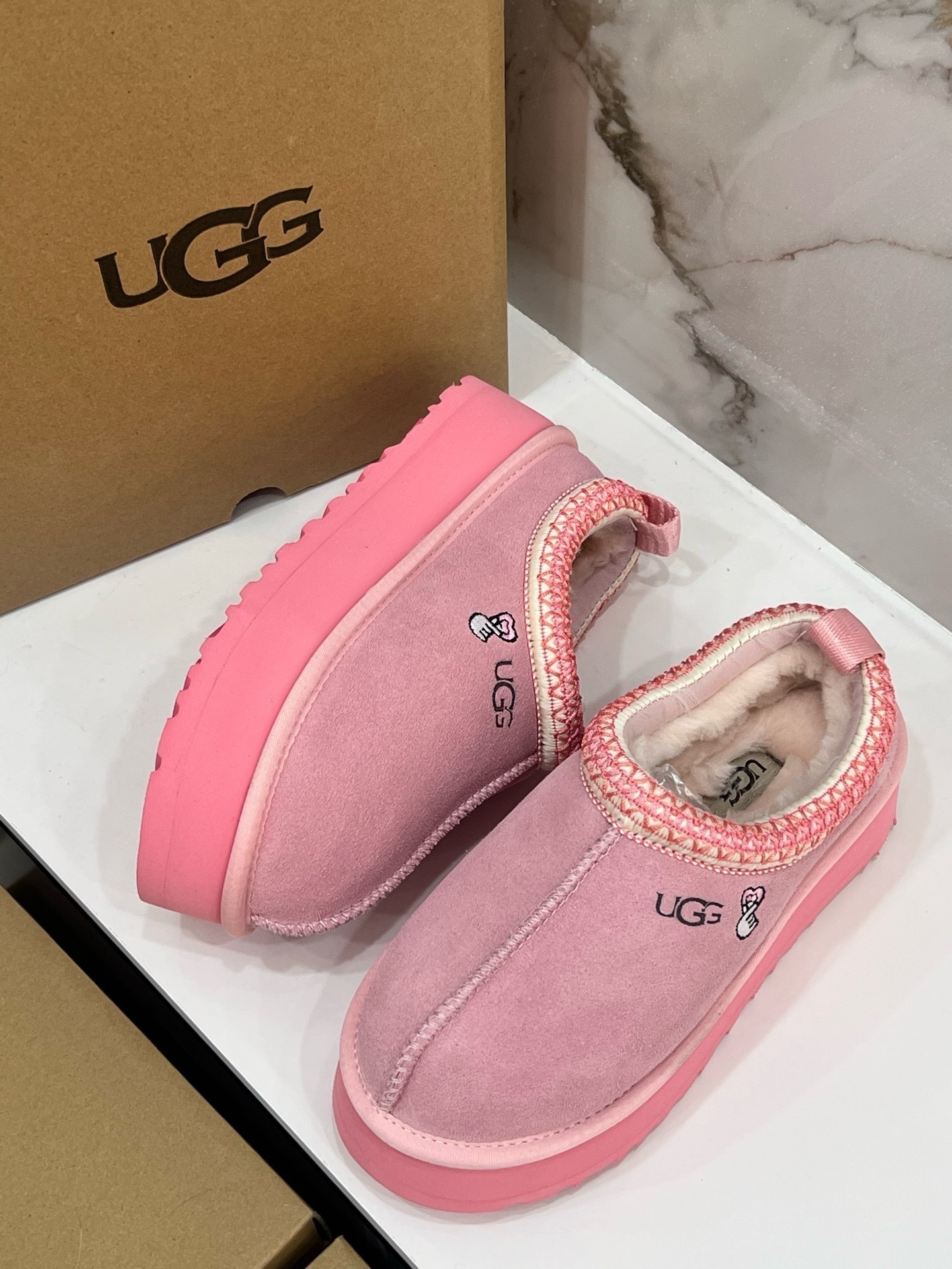 $42.86 UGG ZT9890 gallery