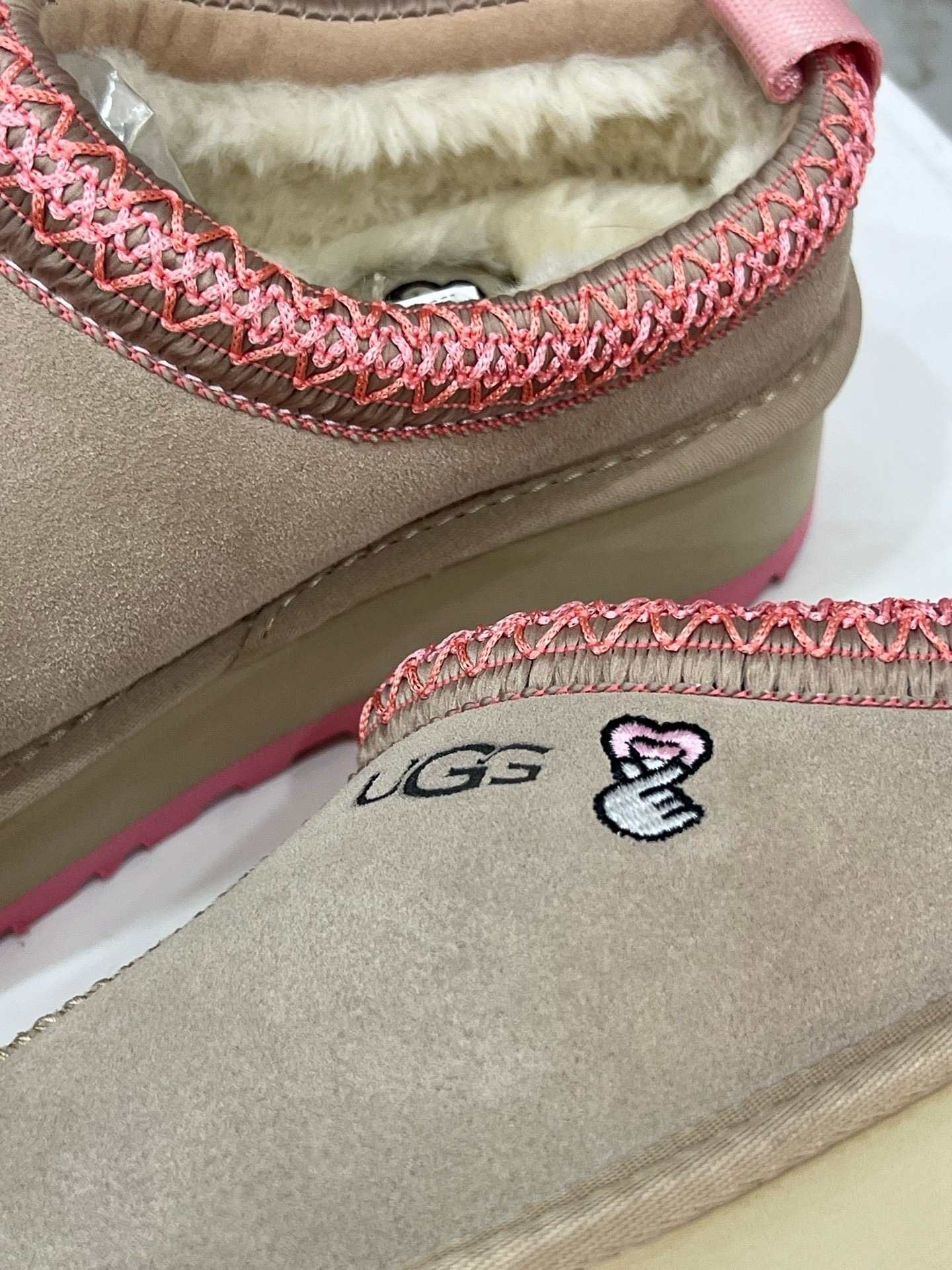 $42.86 UGG ZT9890 gallery