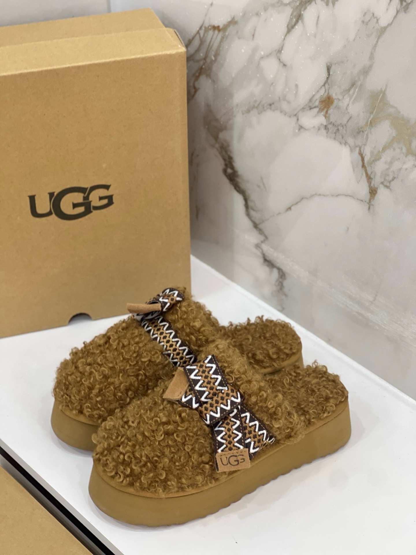 $42.86 UGG ZT9891 gallery
