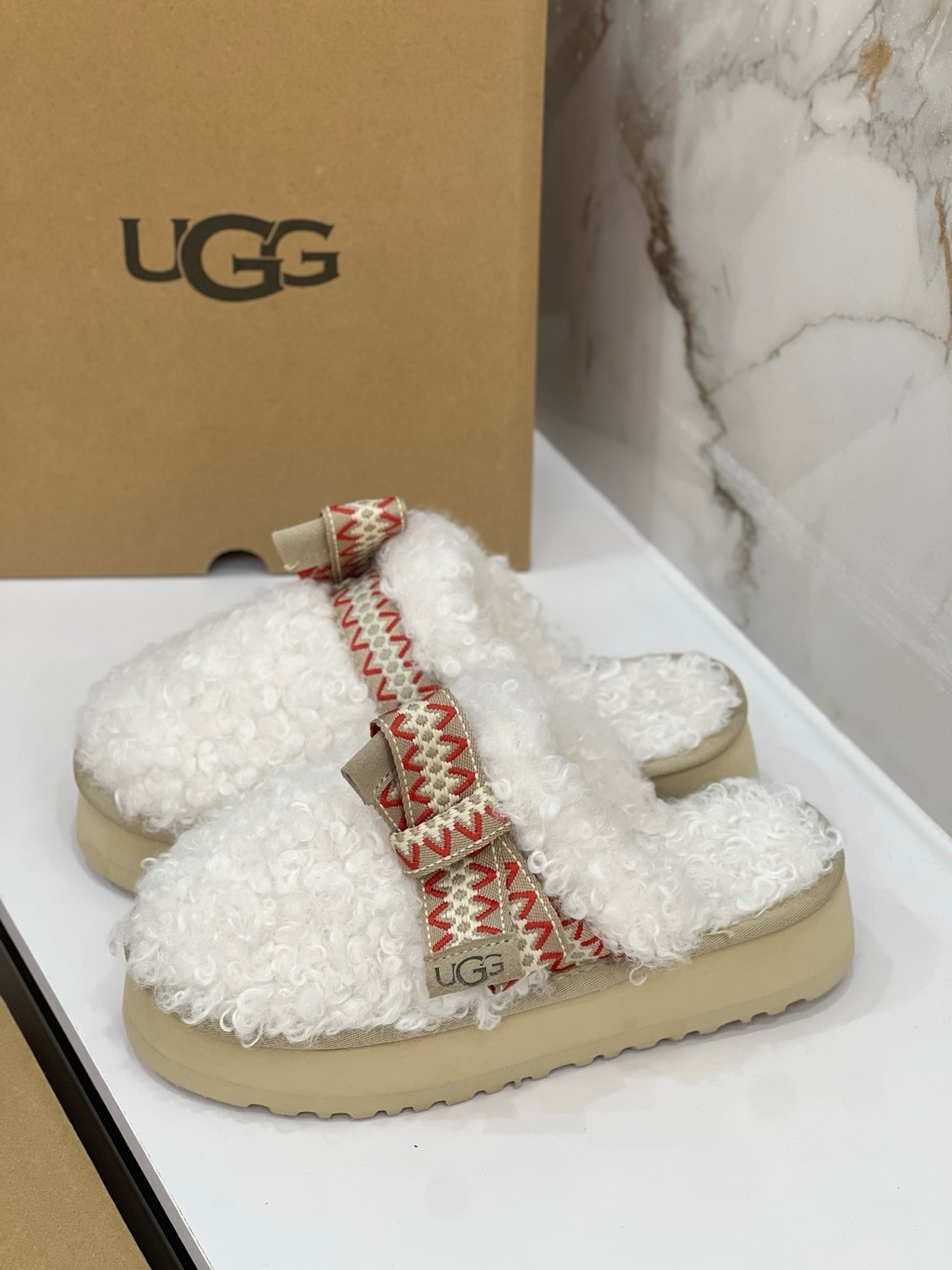 $42.86 UGG ZT9891 gallery