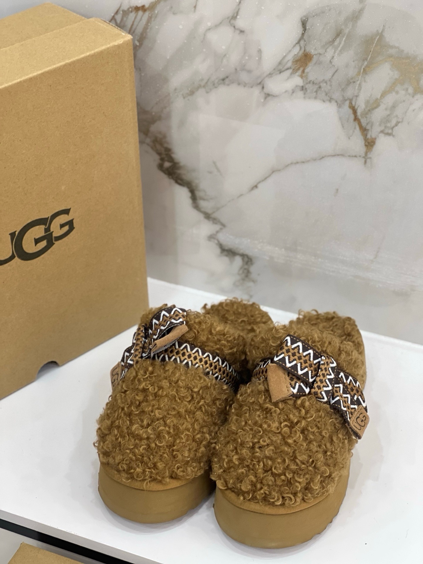 $42.86 UGG ZT9891 gallery