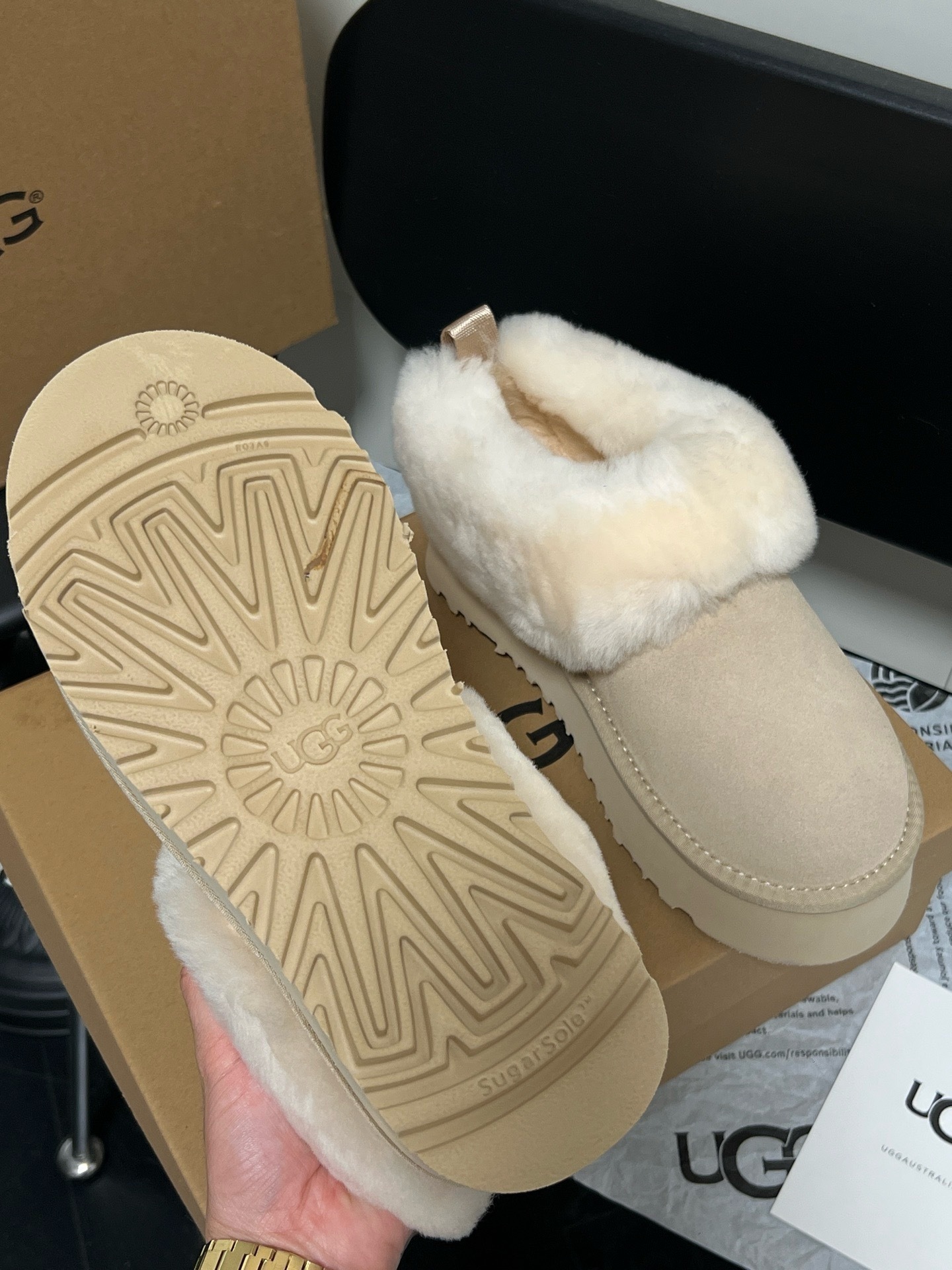 $42.86 UGG ZT9896 gallery