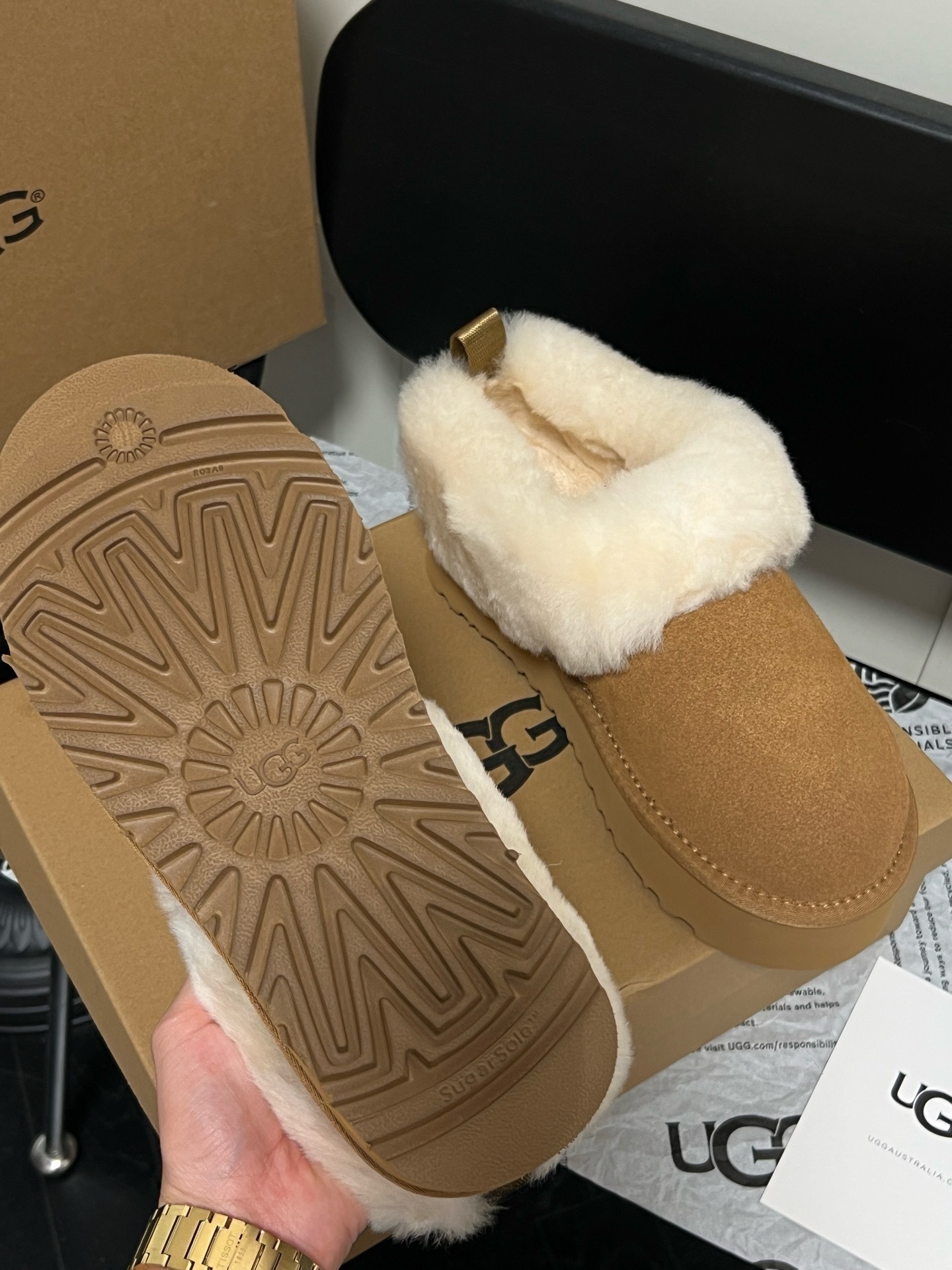$42.86 UGG ZT9896 gallery