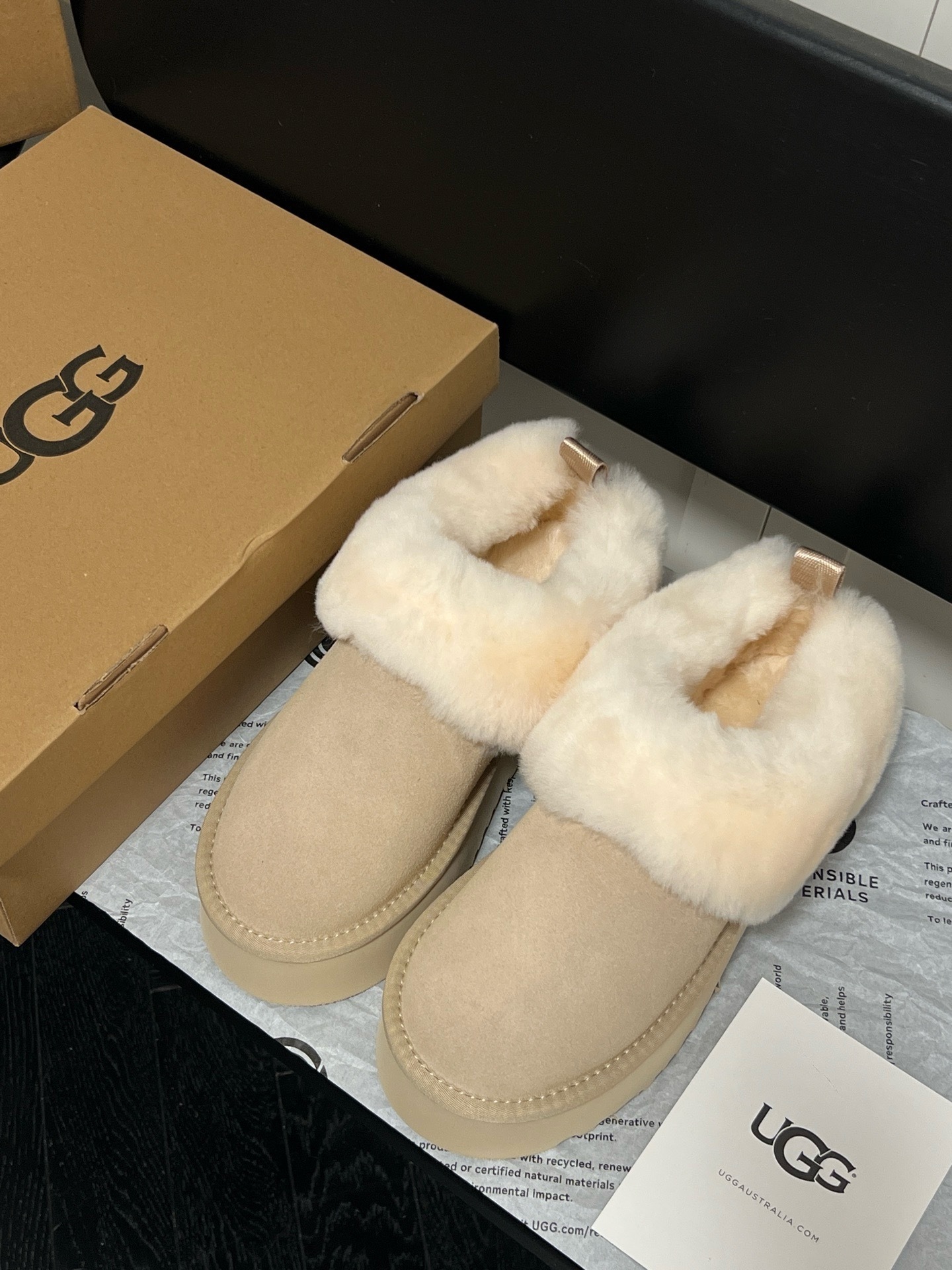$42.86 UGG ZT9896 gallery