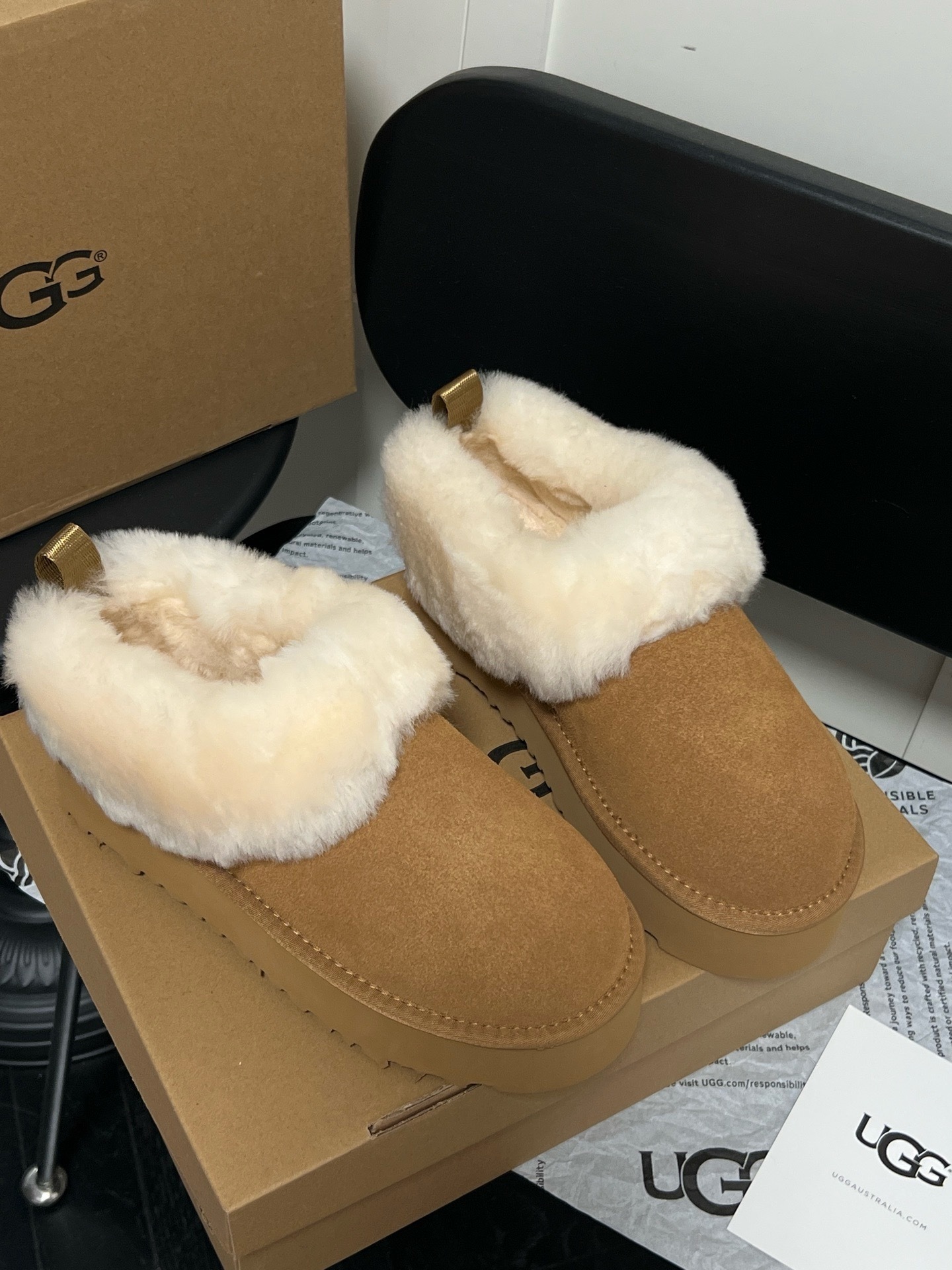 $42.86 UGG ZT9896 gallery