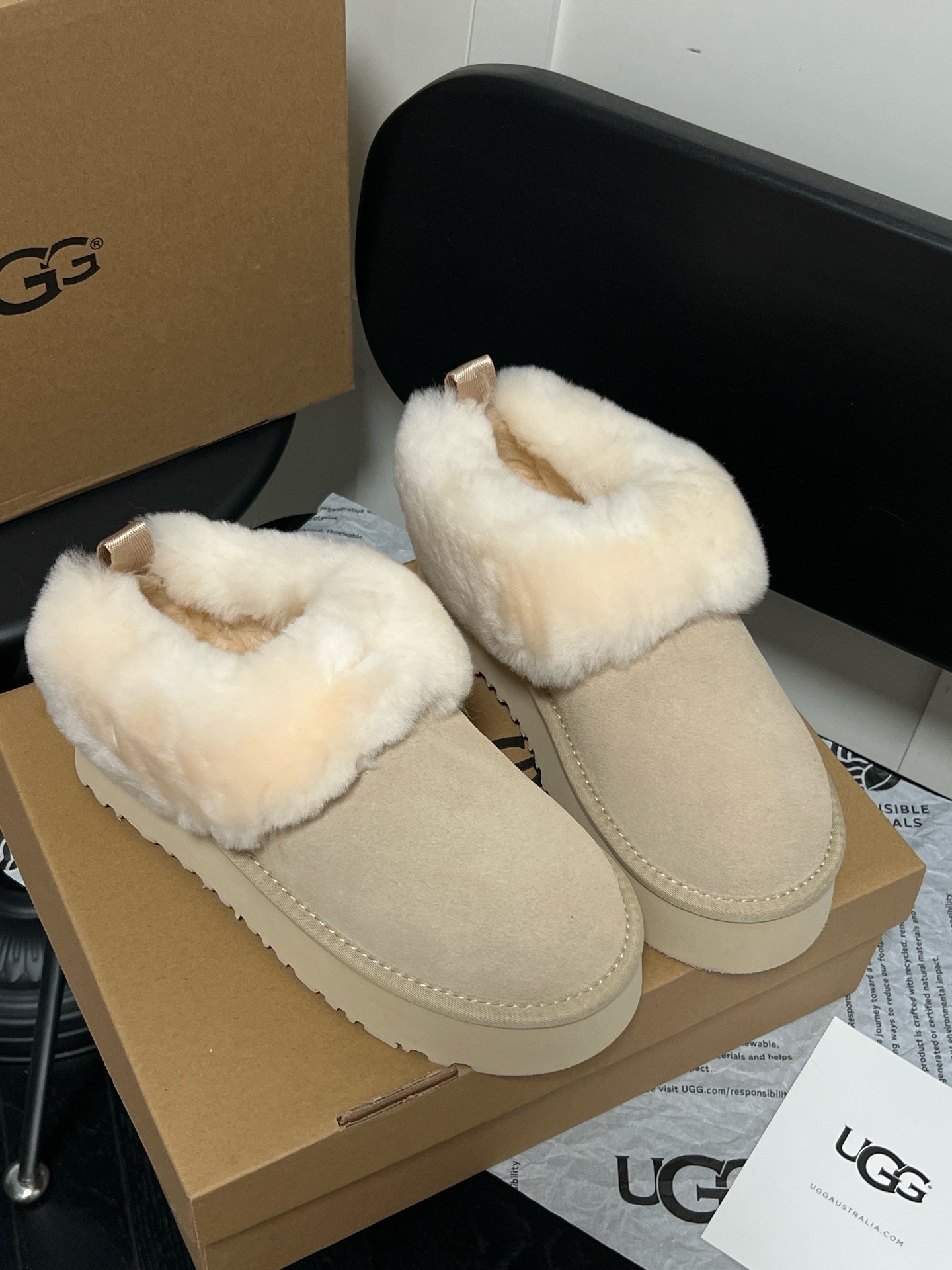 $42.86 UGG ZT9896 gallery
