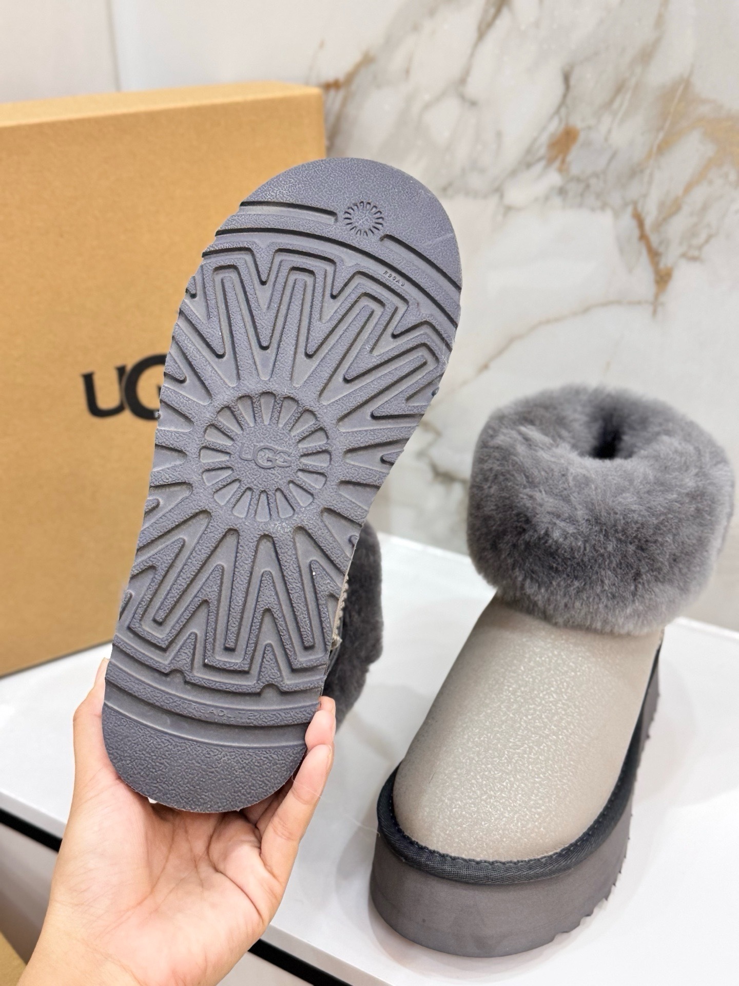 $44.64 UGG ZT9893 gallery