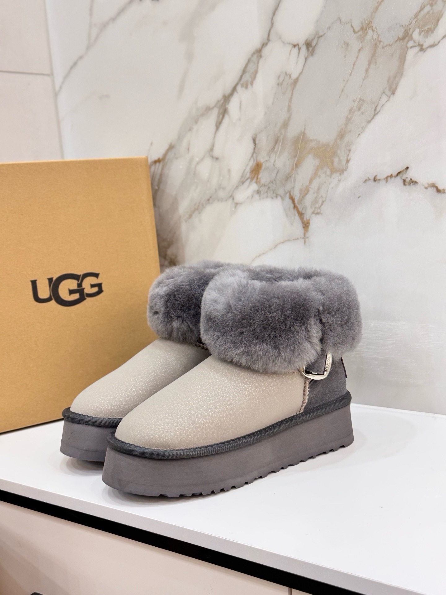 $44.64 UGG ZT9893 gallery