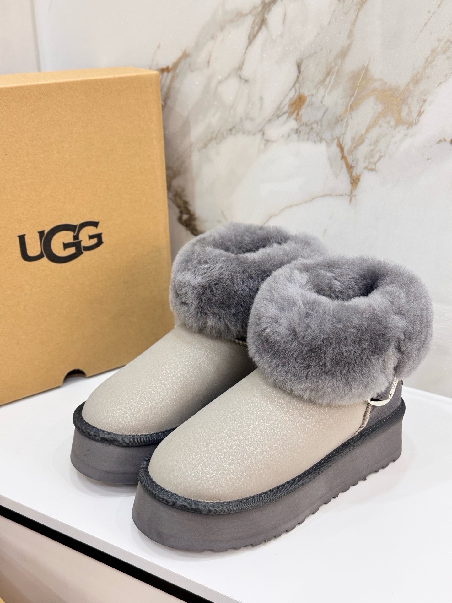 $44.64 UGG ZT9893 gallery