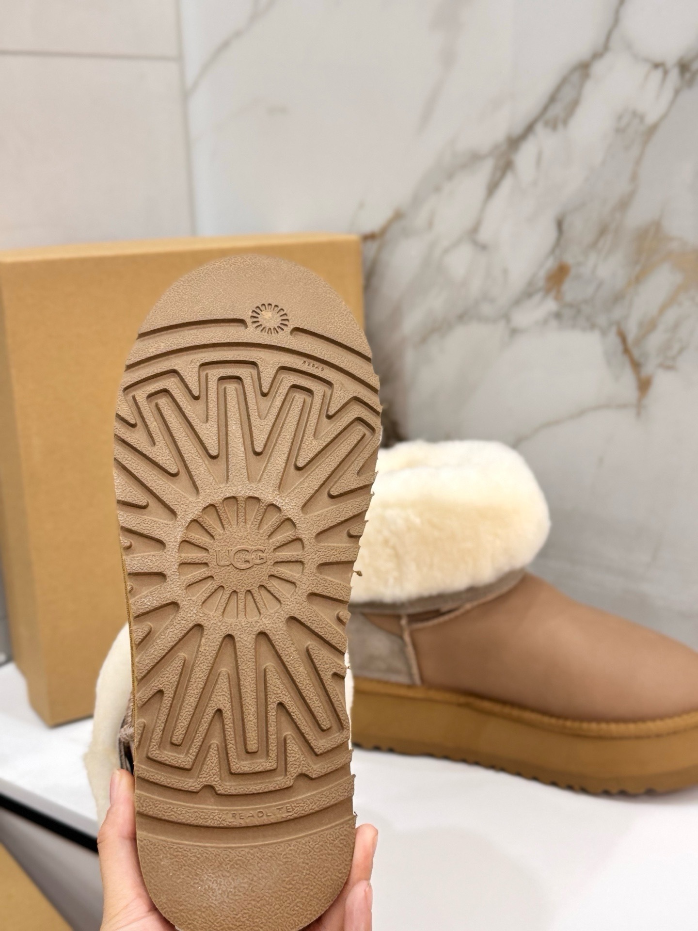 $44.64 UGG ZT9893 gallery