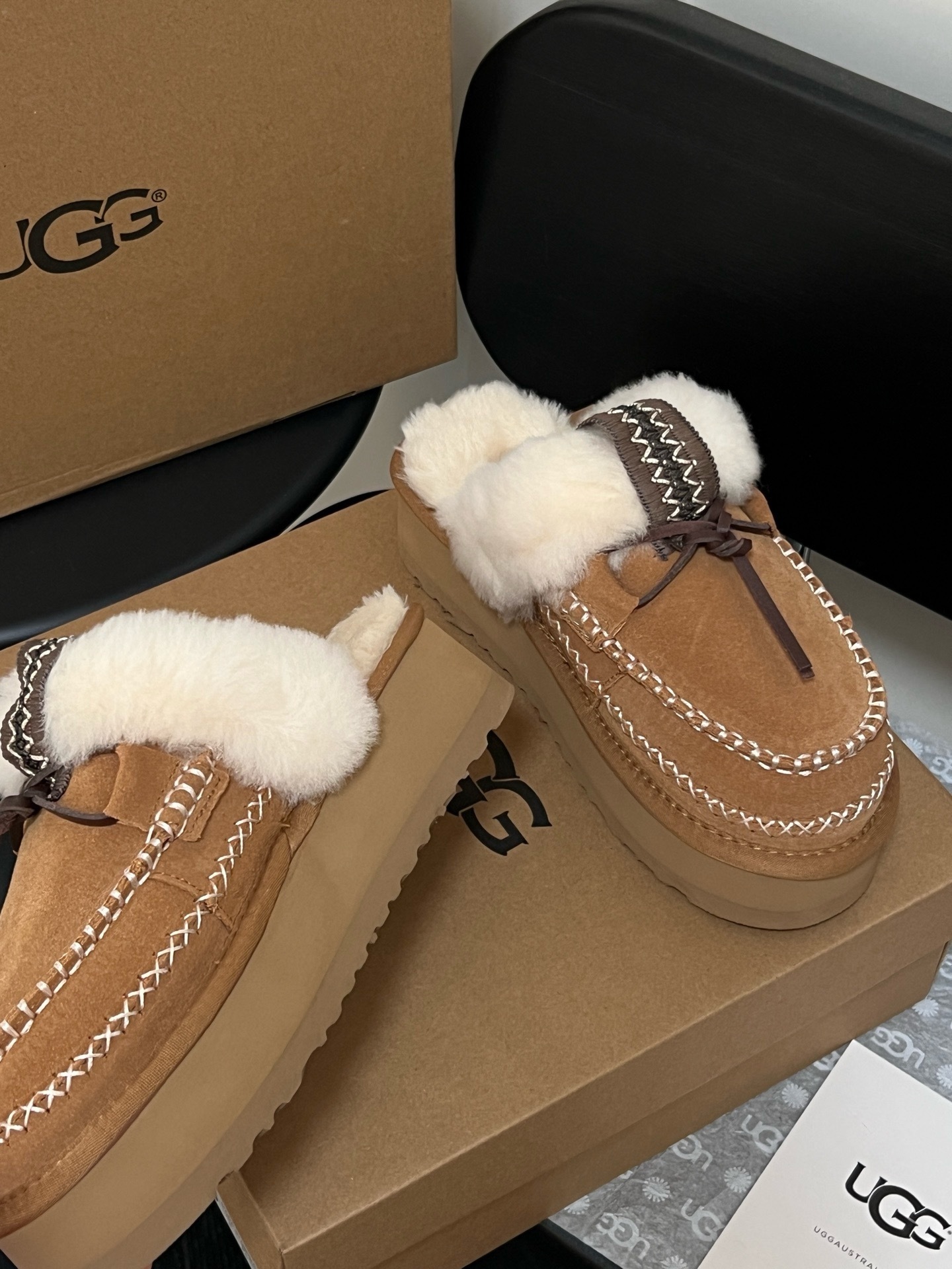 $46.43 UGG ZT9897 gallery