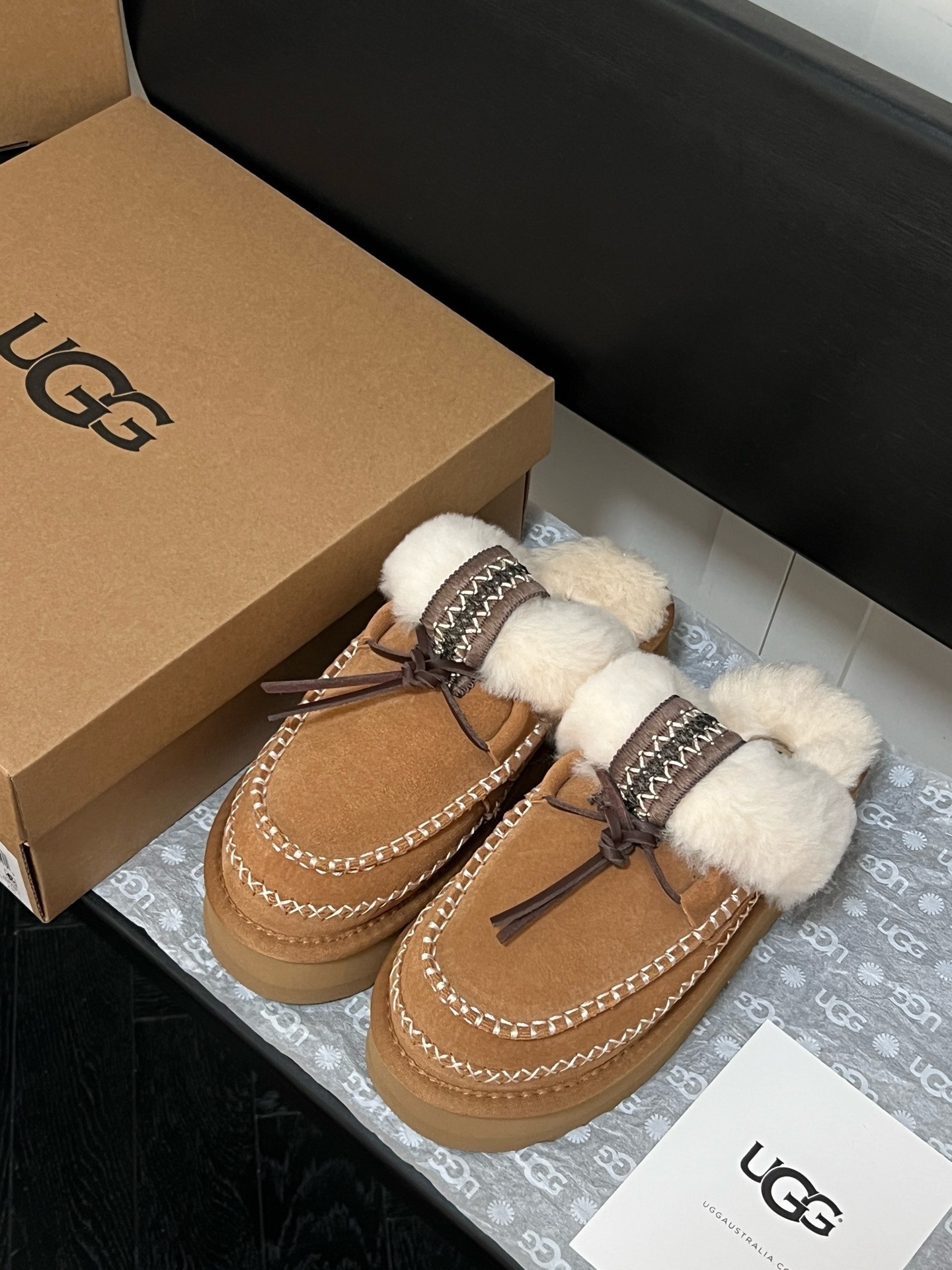 $46.43 UGG ZT9897 gallery