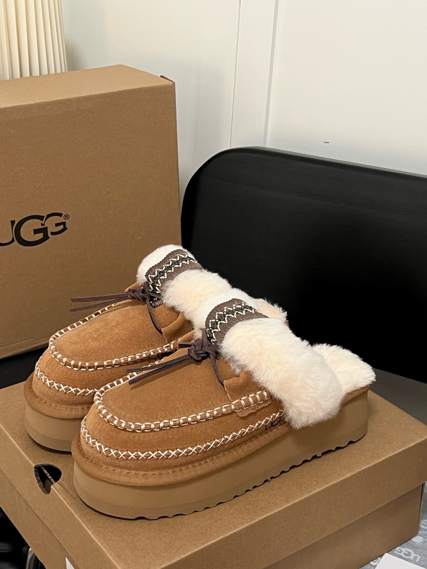 $46.43 UGG ZT9897 gallery