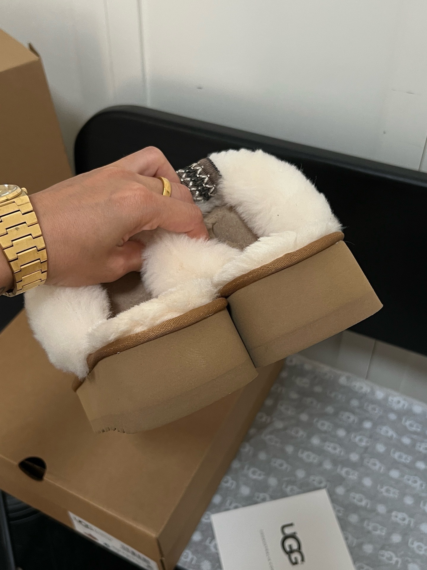 $46.43 UGG ZT9897 gallery