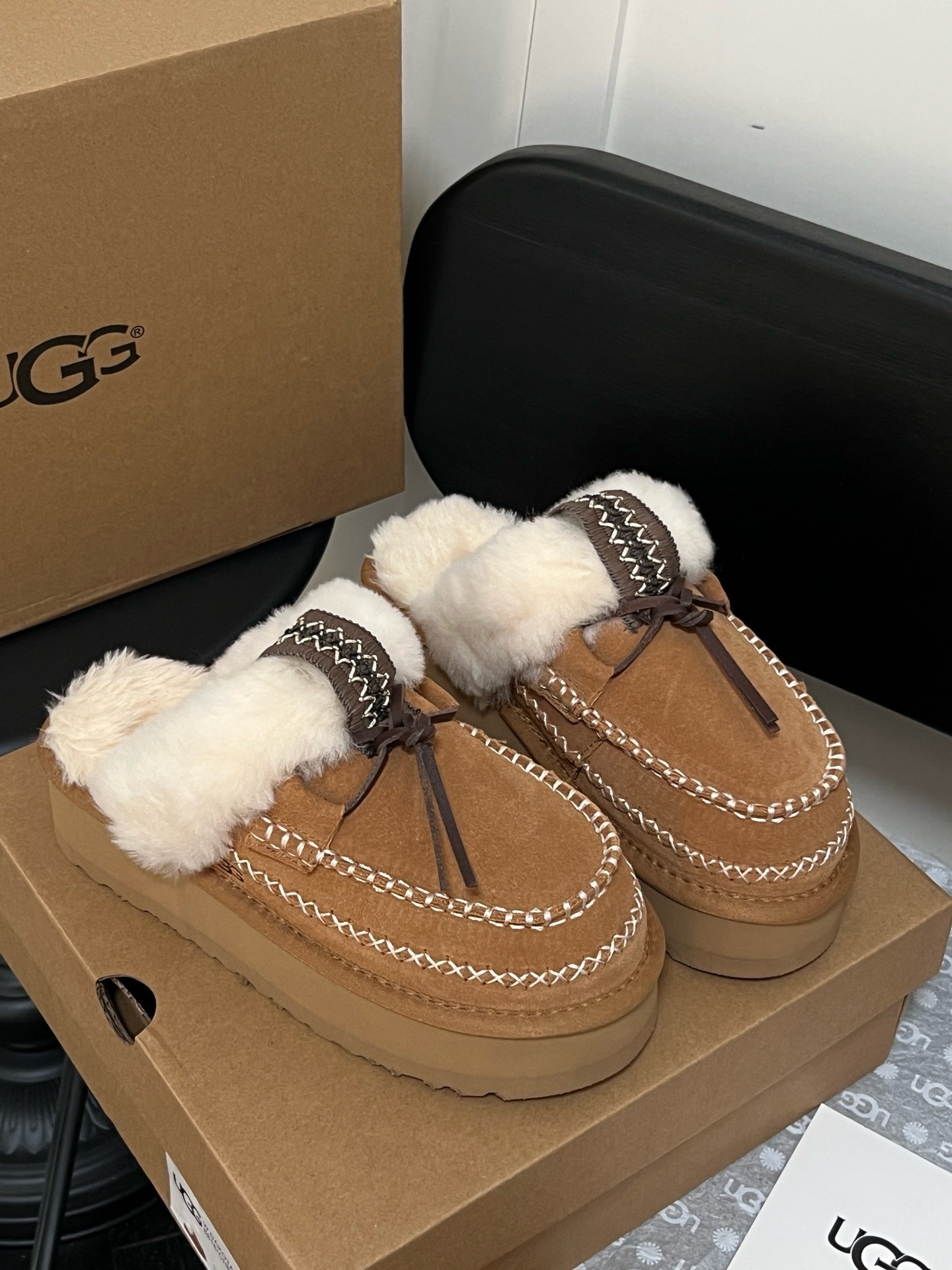 $46.43 UGG ZT9897 gallery