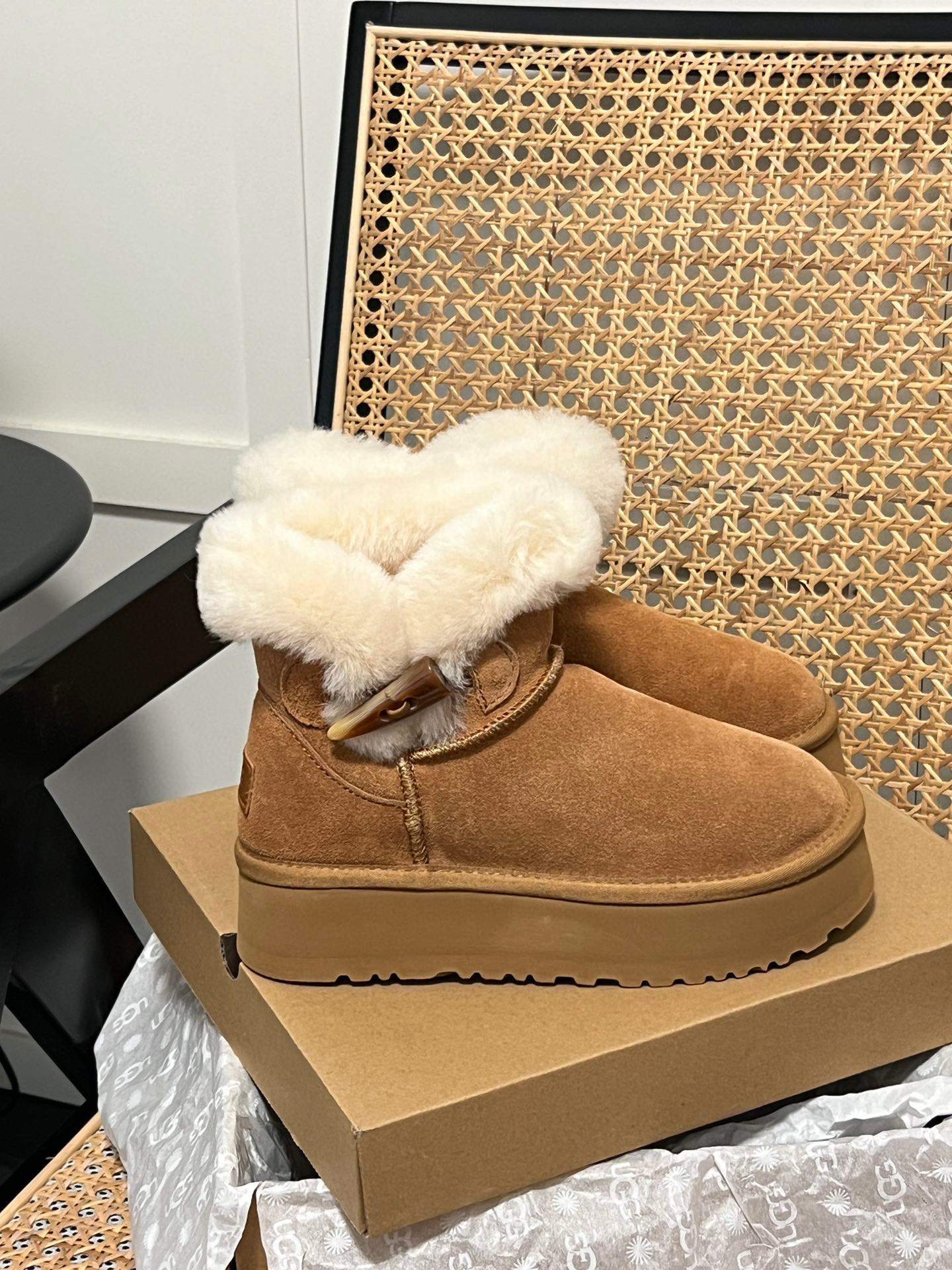 $48.22 UGG ZT9895 gallery