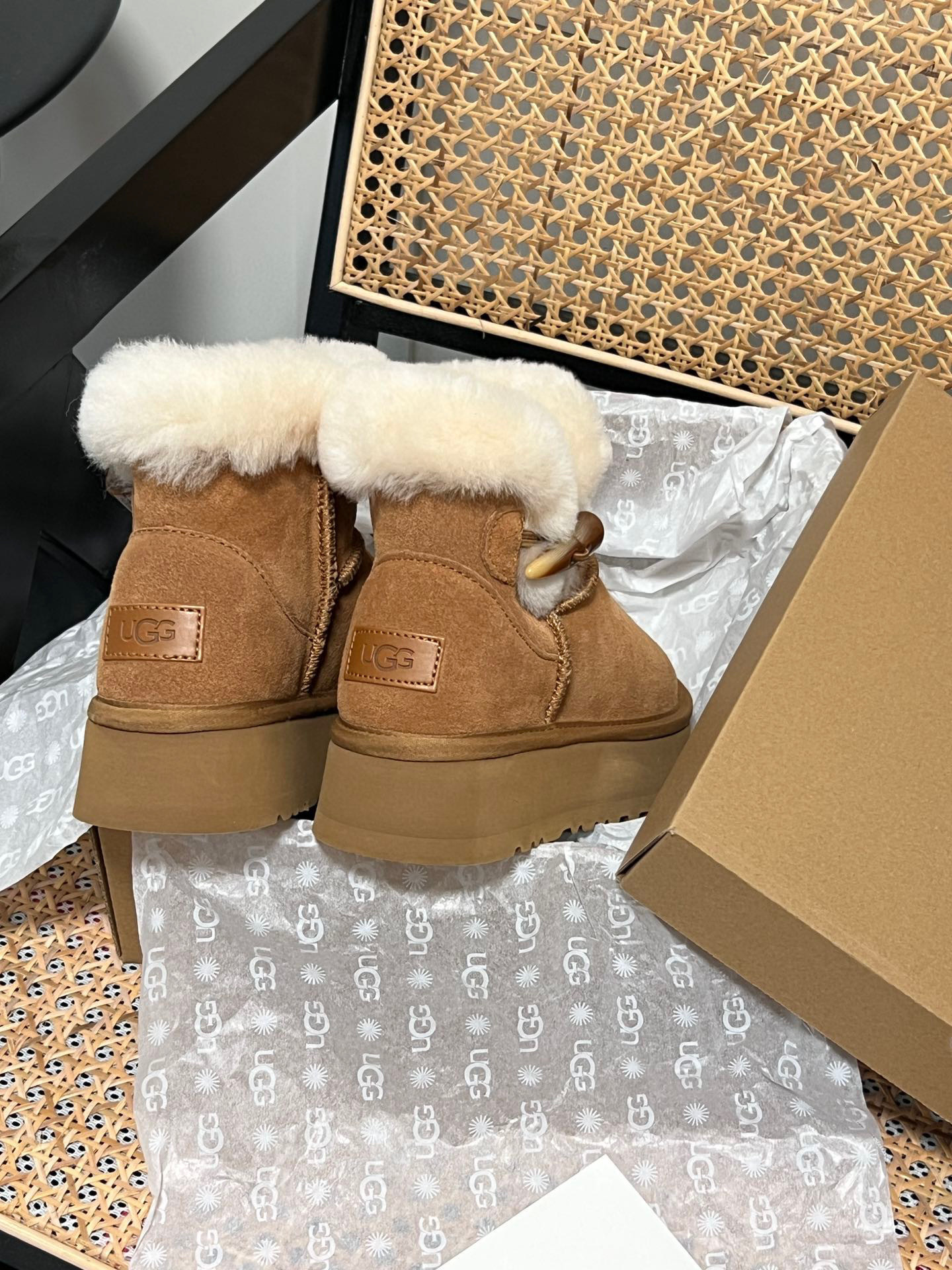 $48.22 UGG ZT9895 gallery