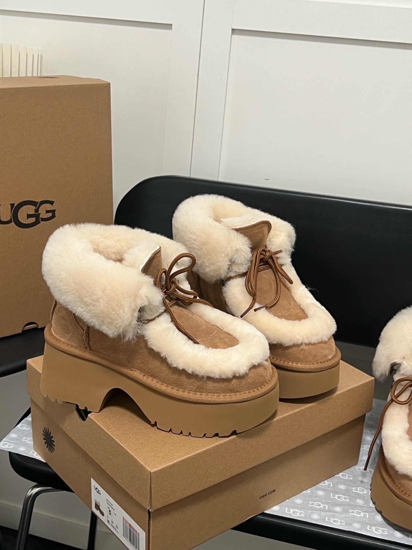 $57.14 UGG ZT9894 gallery