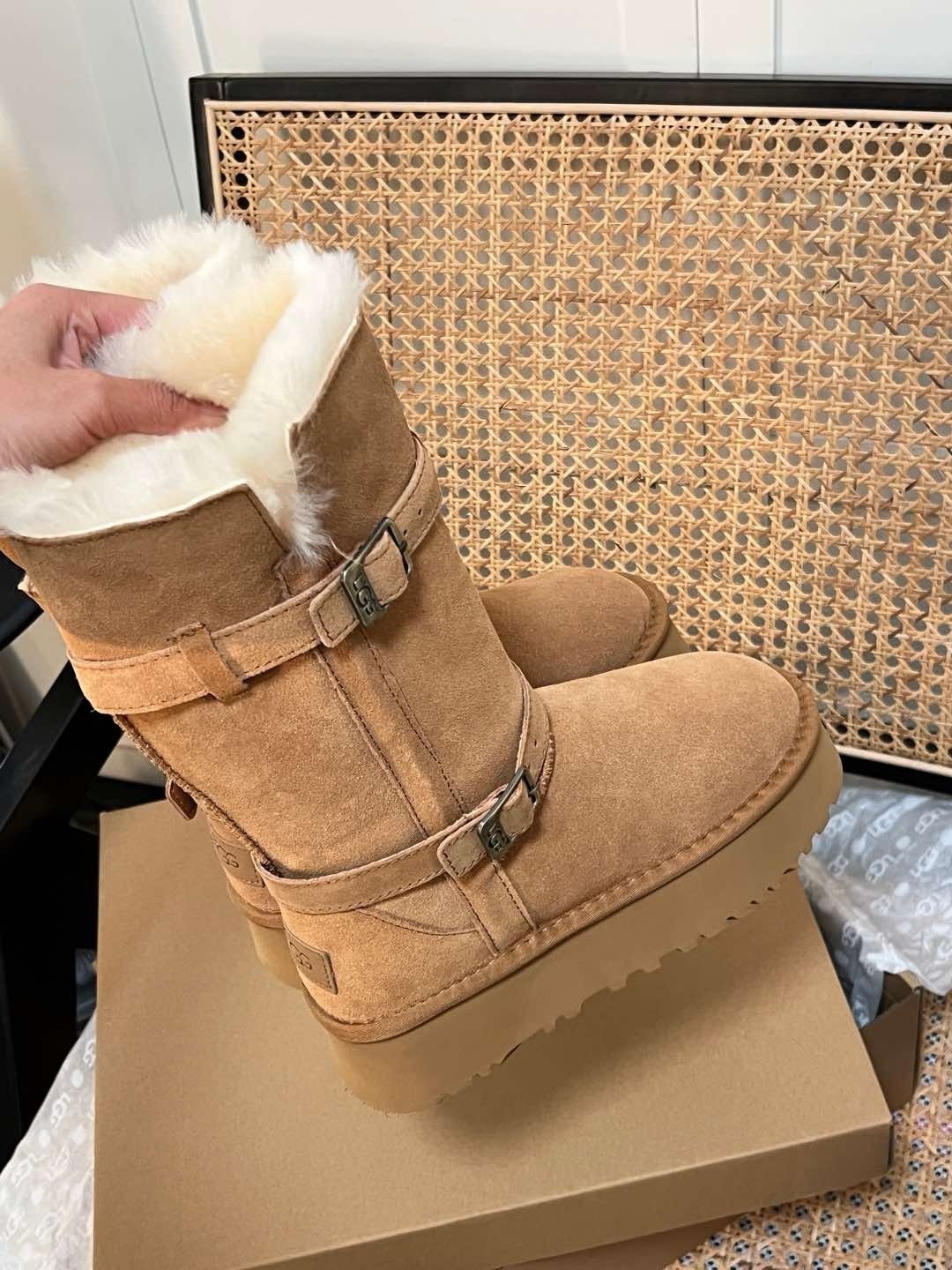 $58.93 UGG ZT9898 gallery