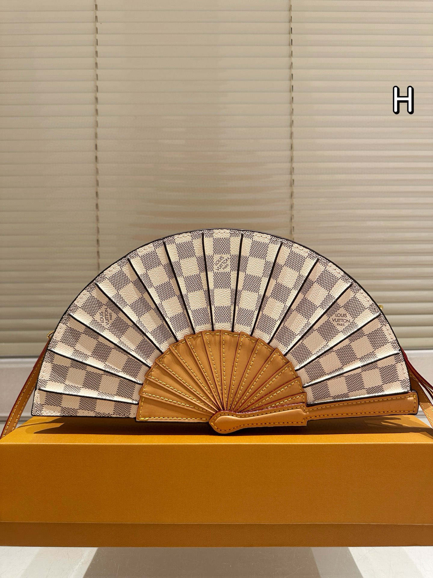 $60 LV ZT10169 gallery