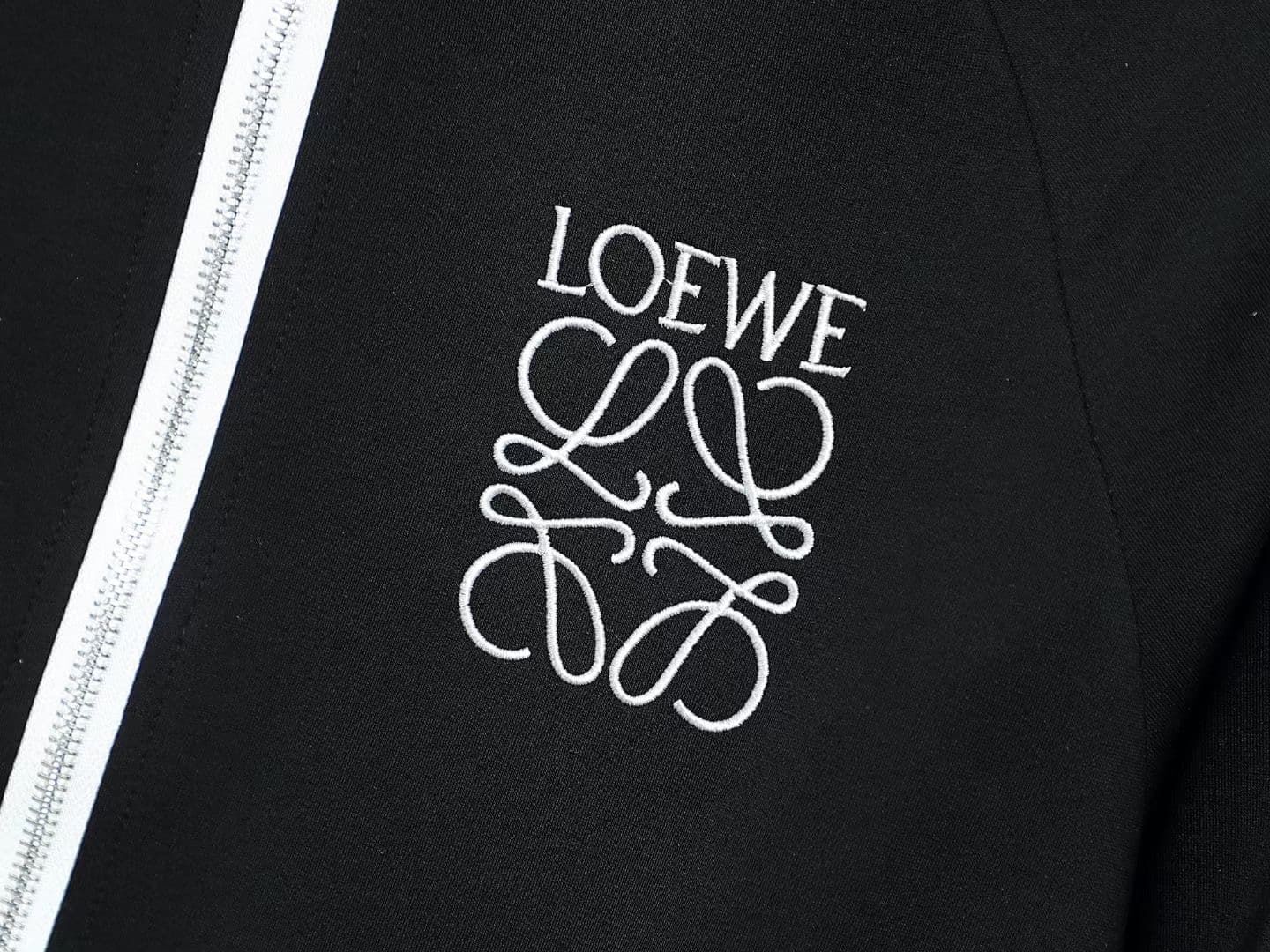 $67.50 LOEWE ZT10696 gallery