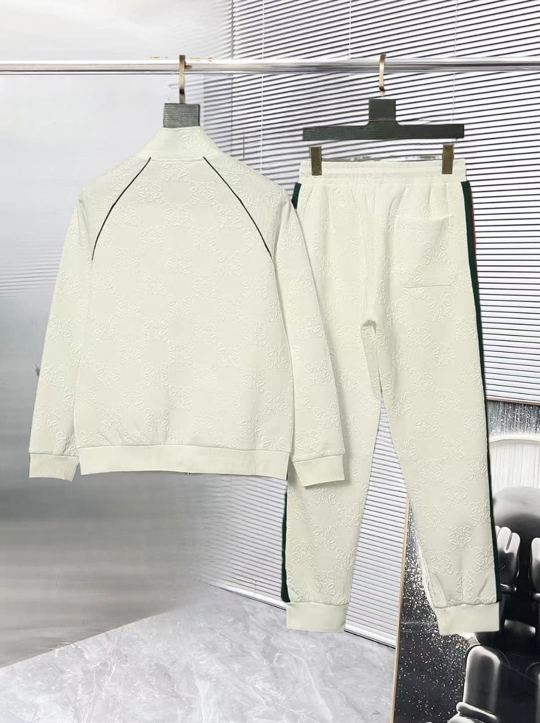 $67.50 LOEWE ZT10696 gallery