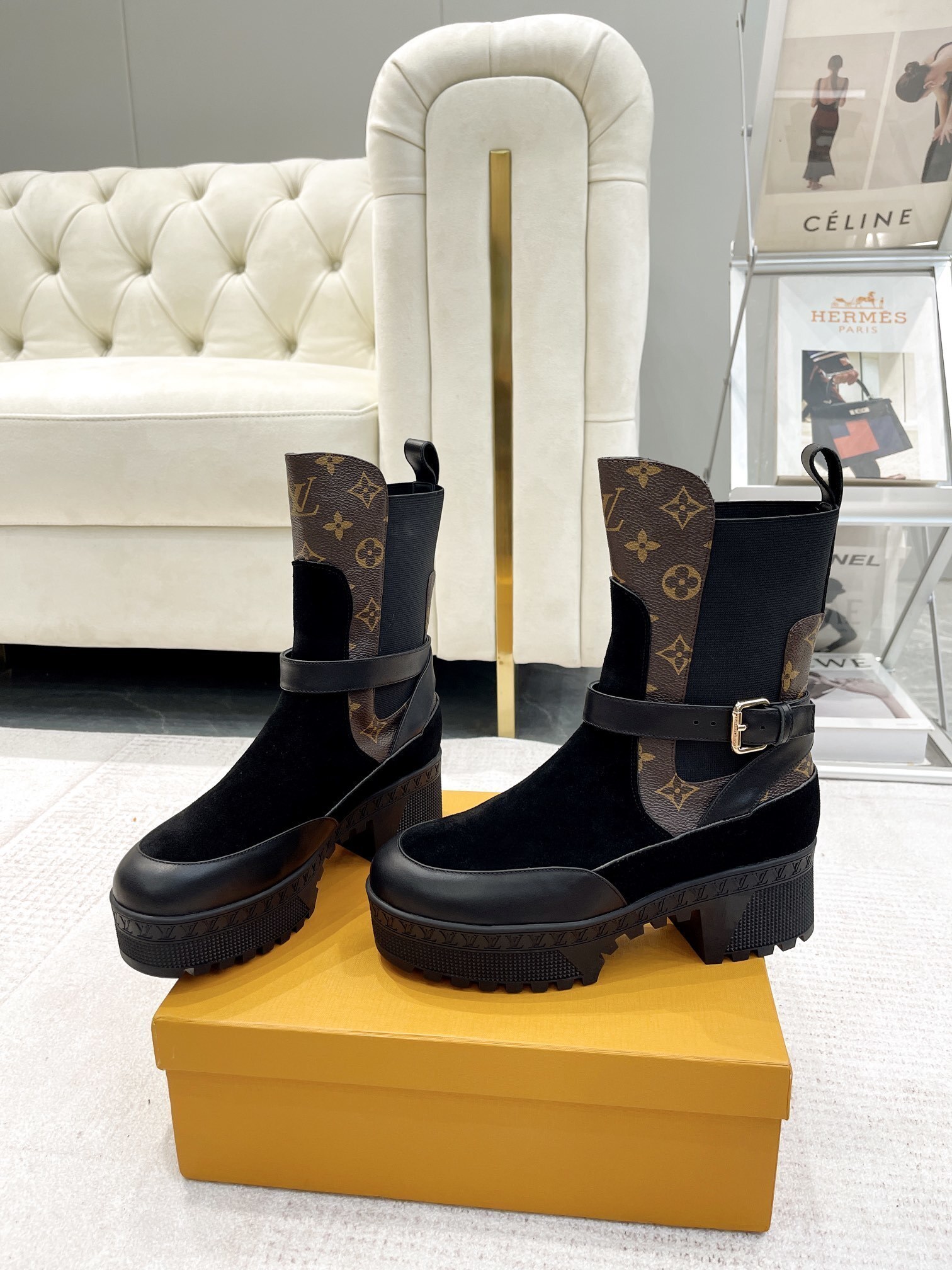 $90.00 LV ZT10732 gallery