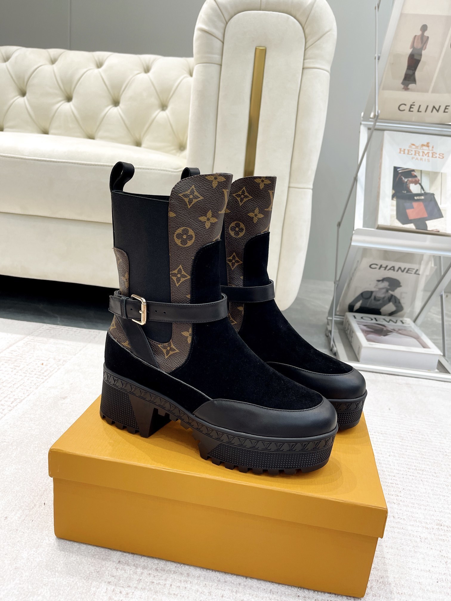 $90.00 LV ZT10732 gallery