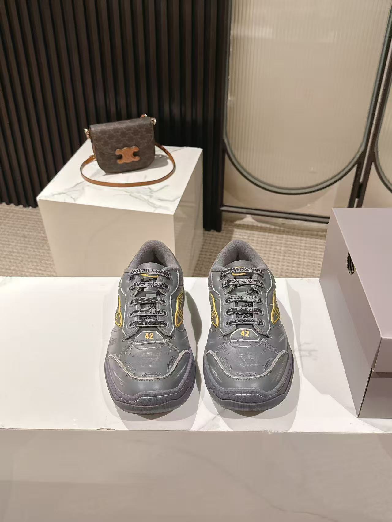 $99.75 Balenciaga ZT9173 gallery