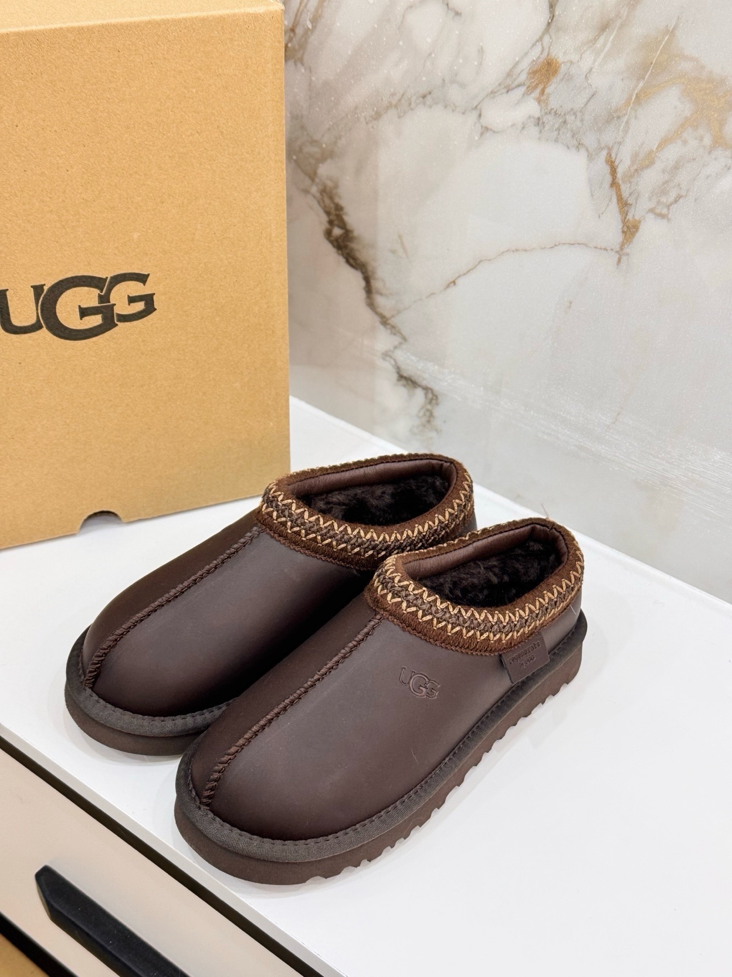 41.07 UGG ZT9892 gallery