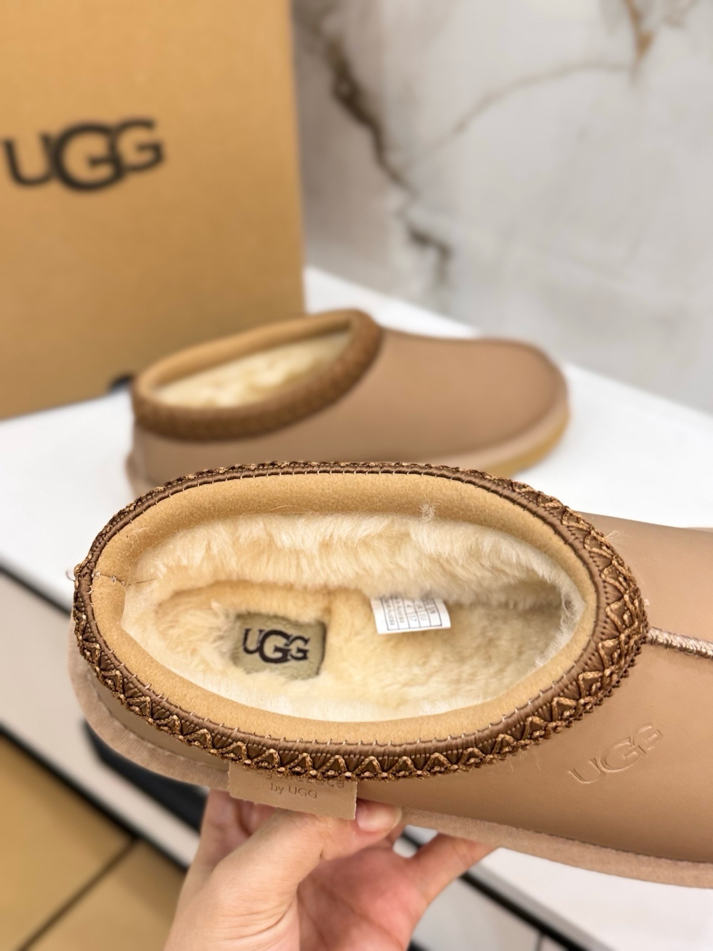 41.07 UGG ZT9892 gallery