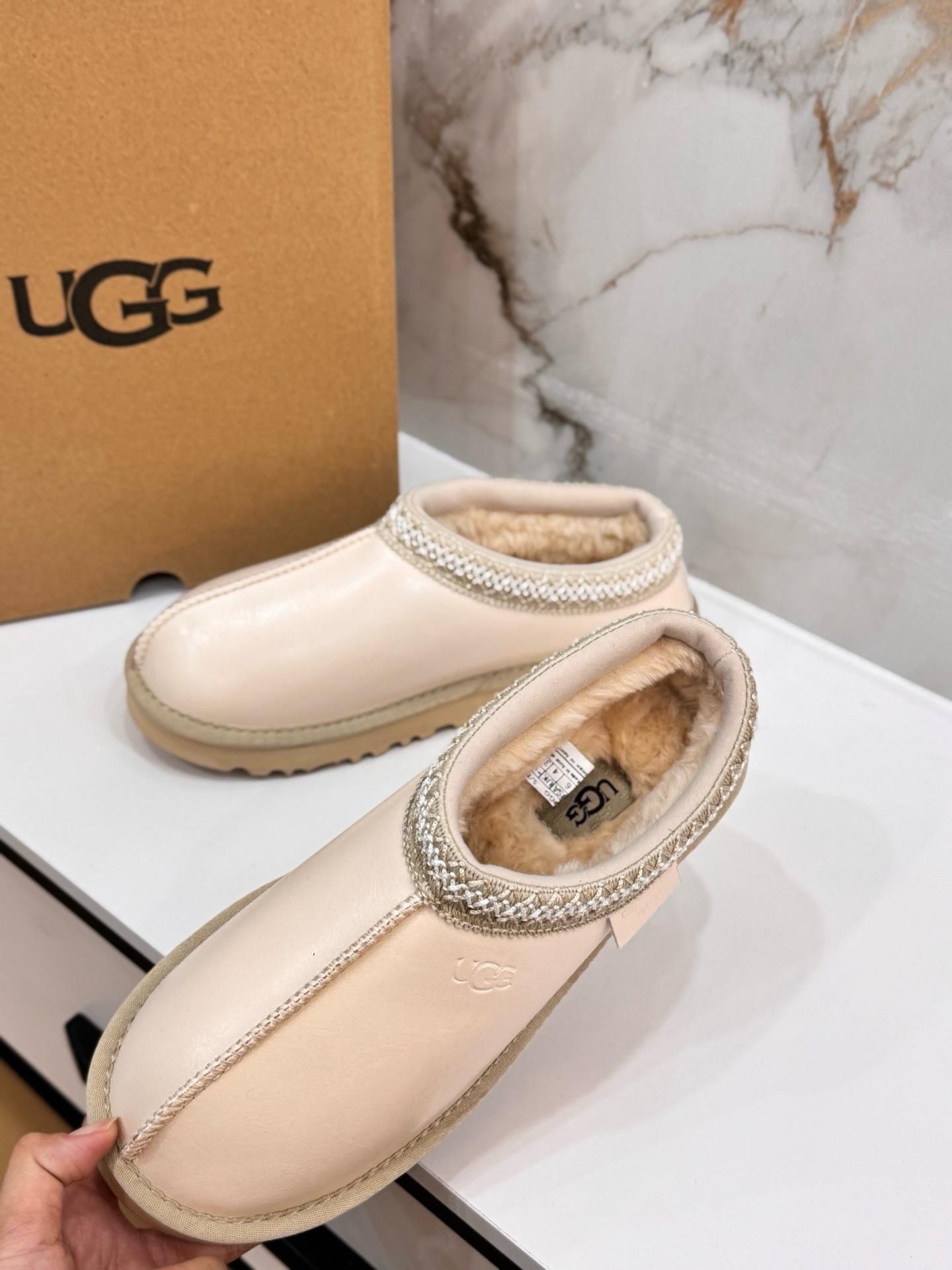 41.07 UGG ZT9892 gallery