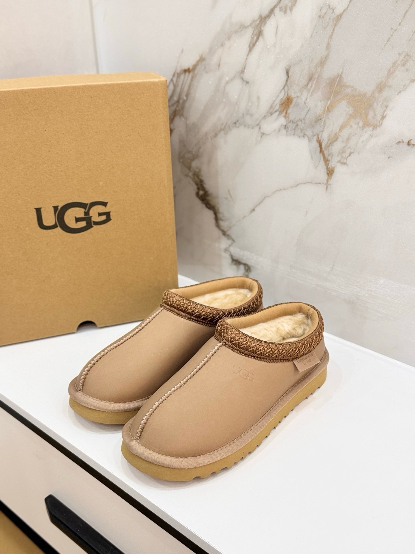 41.07 UGG ZT9892 gallery